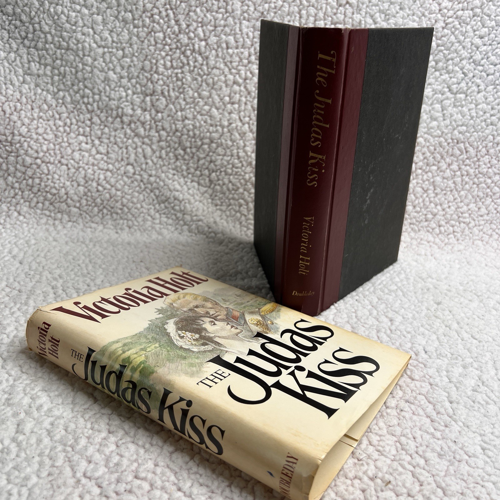 The Judas Kiss Hardcover Victoria Holt Historical Romance Gothic Suspense VTG