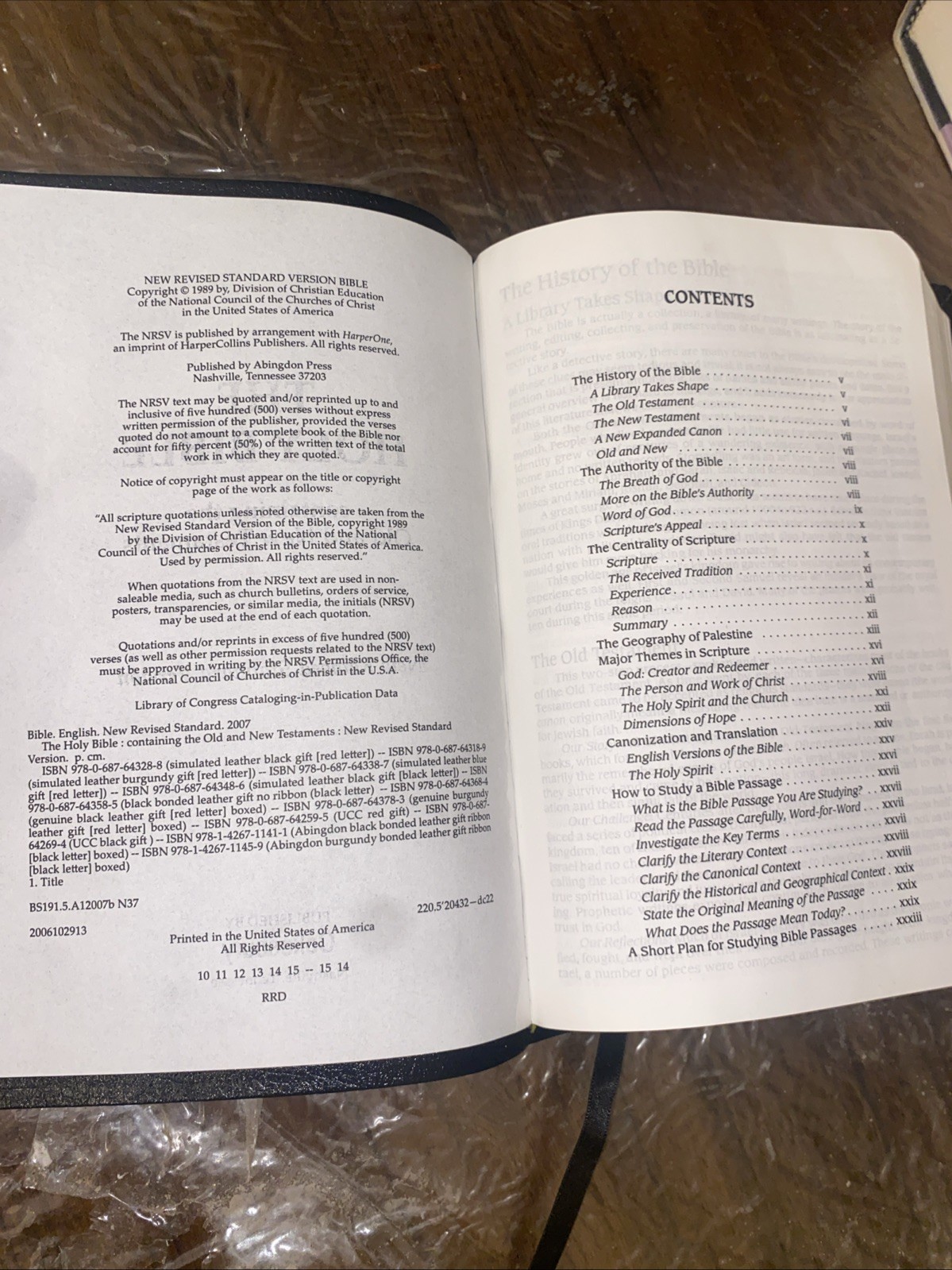 NRSV New Revised Standard Version Premium Bible Black Bonded Leather Abingdon