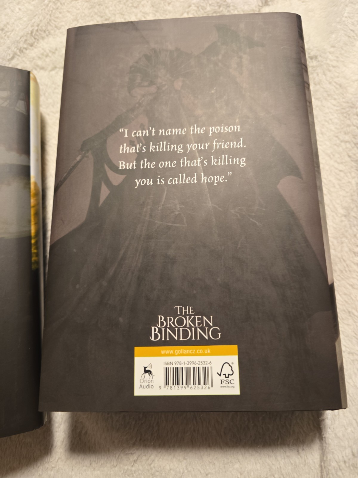 The Broken Binding Tier 2: The Gentleman Bastard Trilogy – Scott Lynch