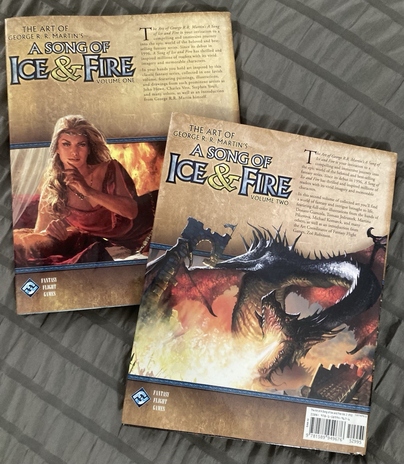Game of thrones hard cover collectors set art maps history graphic novels