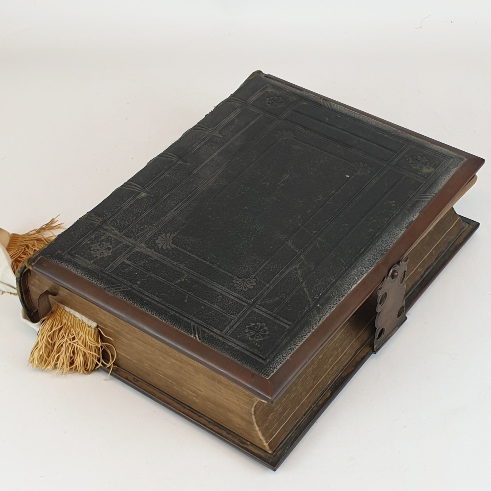 Holy Bible 1861 Antique George E Eyre London Large 9″ x 12″ 3″ Thick Metal Edge