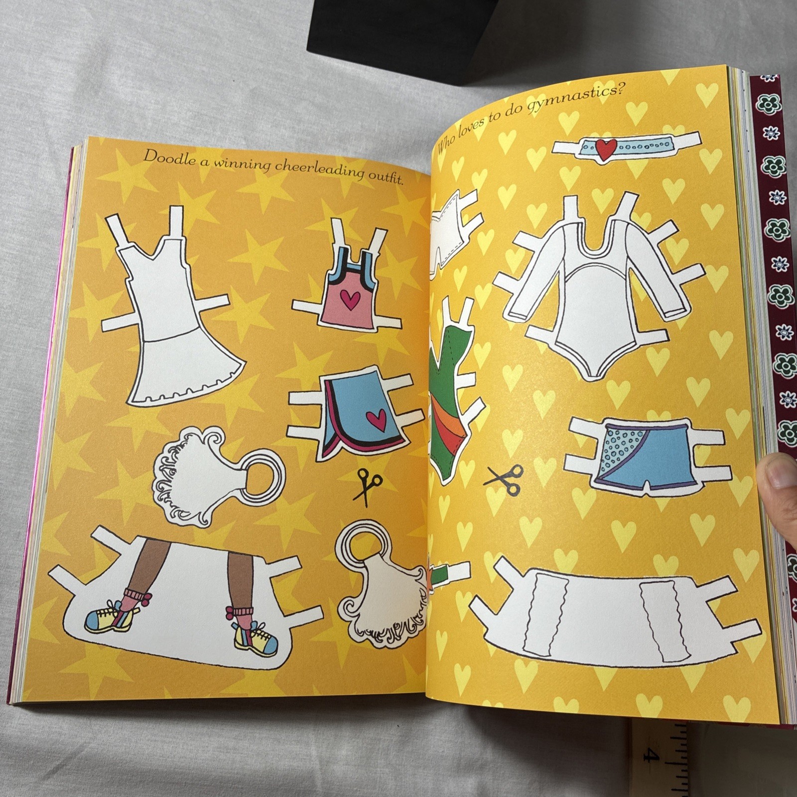 PDoodle Dolls 300 Outfits to Cut Out and Design Paper Doll Book Never Used