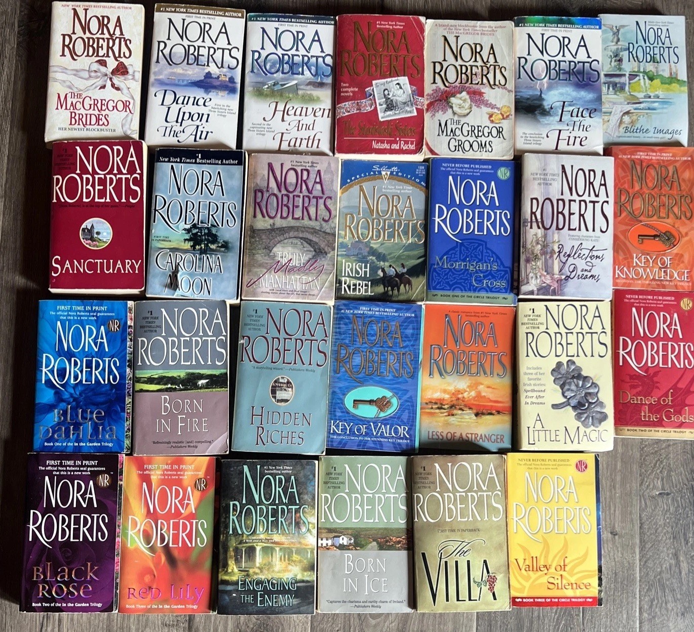 Lot of 27 NORA ROBERTS books Romance Thriller Suspense The Garden Three Sisters