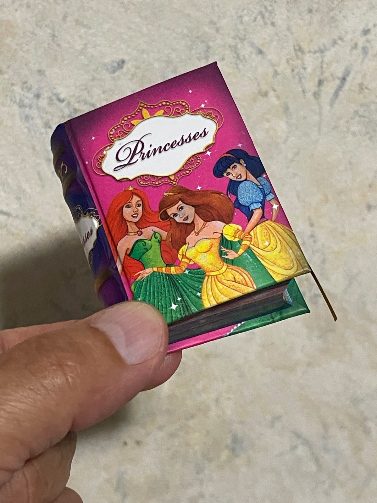 Princesses miniature book readable 440 pages hardcover full color w/golden stand