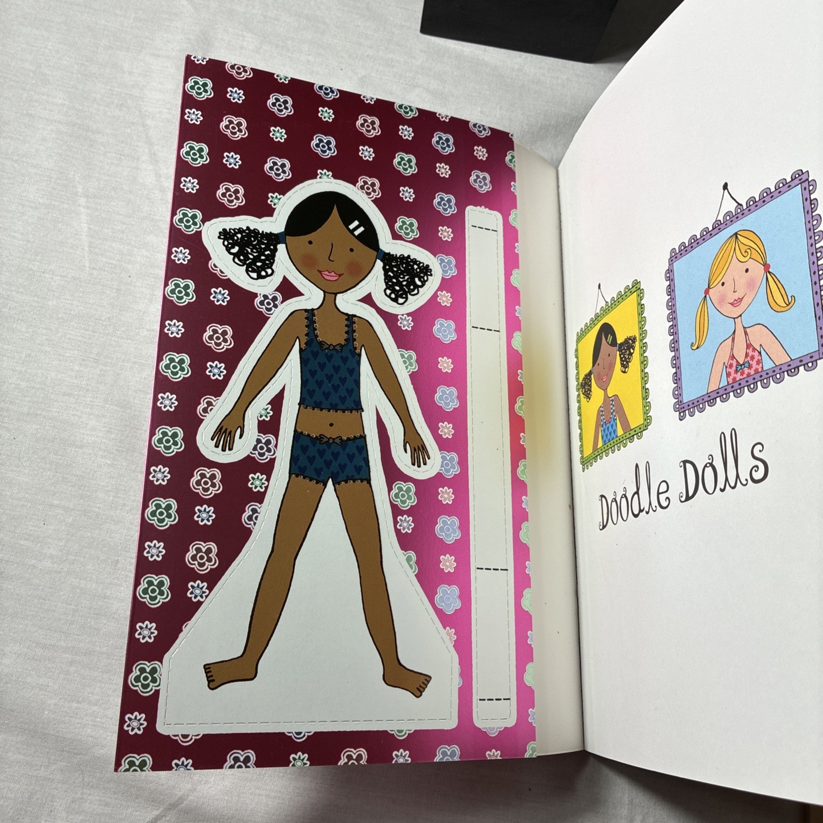 PDoodle Dolls 300 Outfits to Cut Out and Design Paper Doll Book Never Used