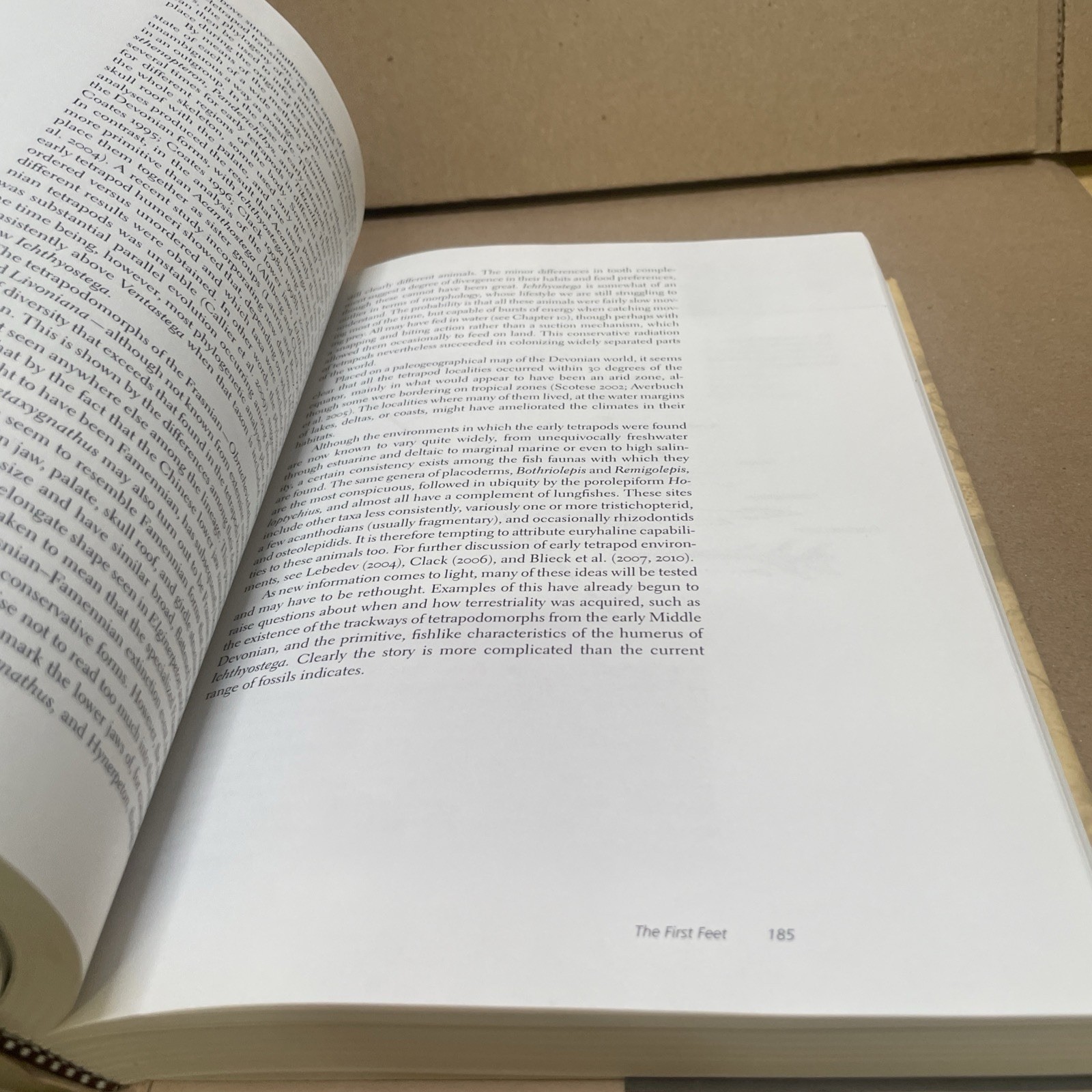 Gaining Ground: The Origin and Evolution of Tetrapods by Clack