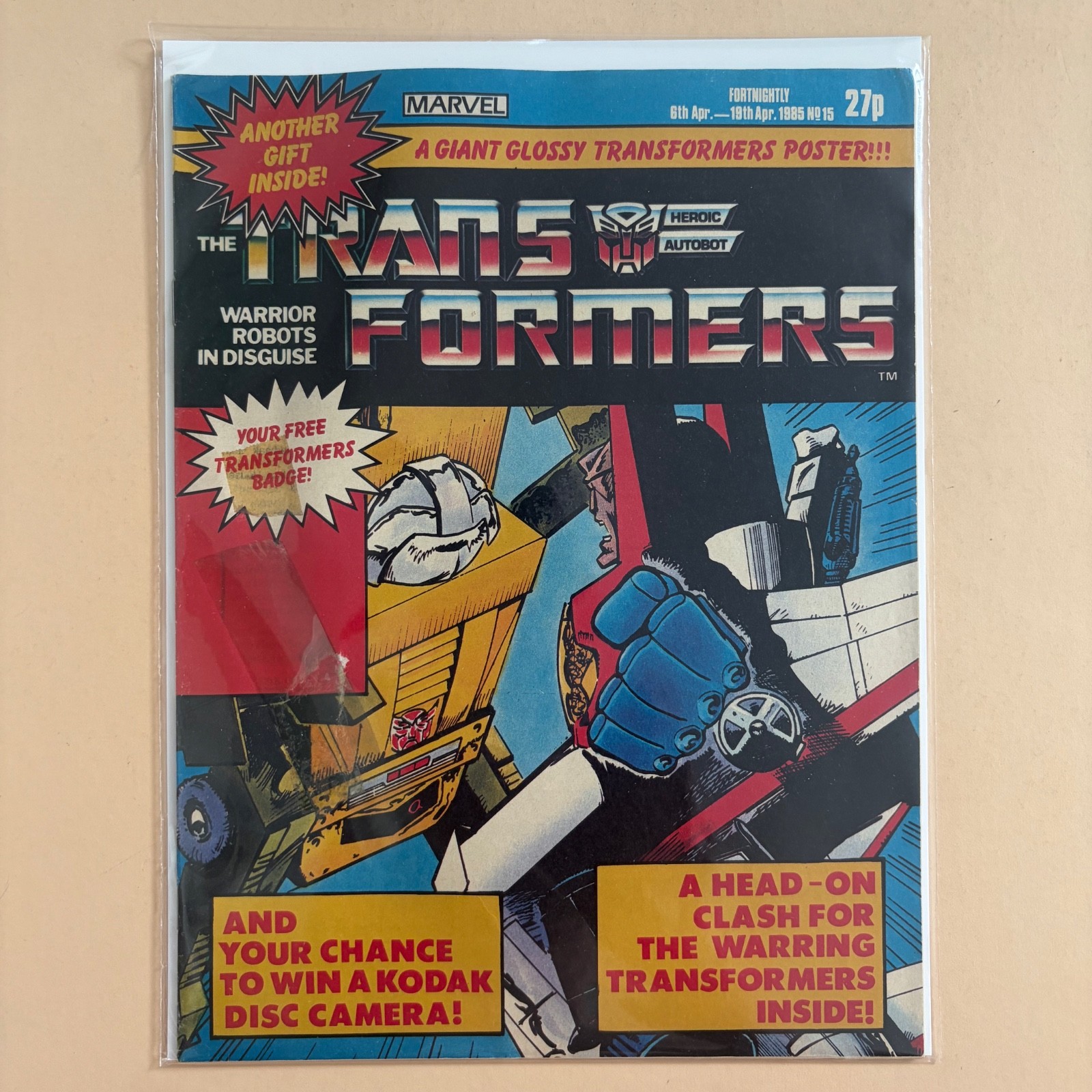 Marvel UK Comic The Transformers Issue No. 15 – 1985 – With Poster and Badges