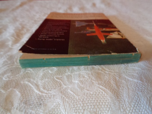 1961 Aurora Complete Book of Plastic Model Kits – Dell 1st Edition