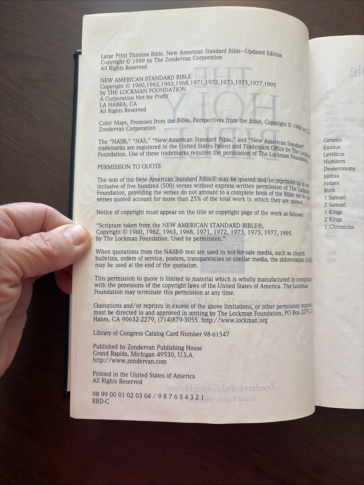 NASB Thinline Bible Red Letter Edition [Giant Print, Black] by Zondervan (1999)