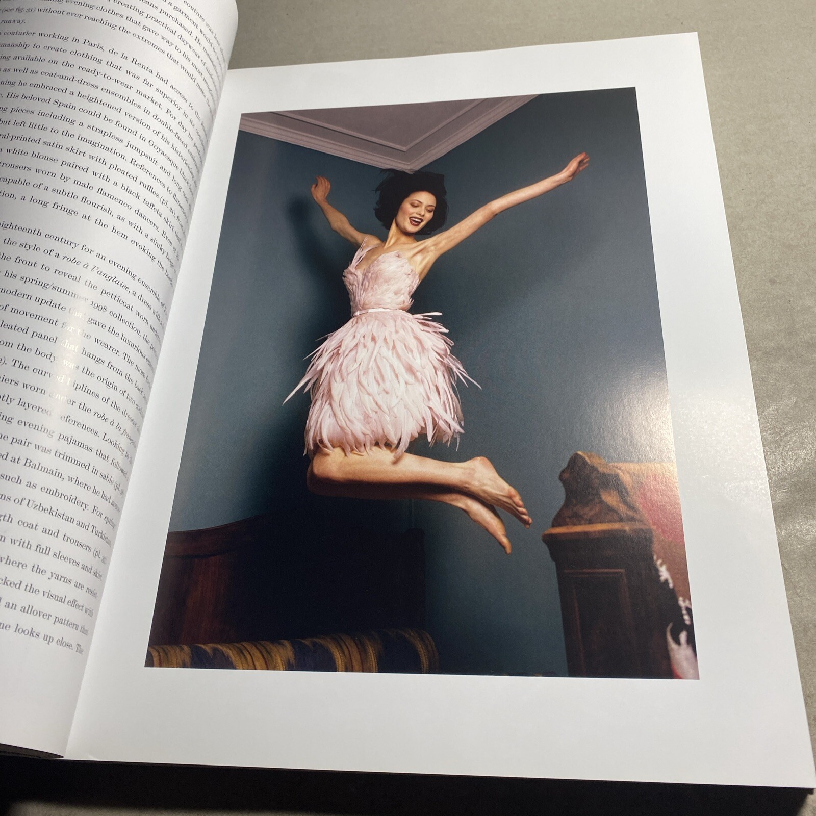Oscar de la Renta, Retrospective – Jennifer Park & Molly Sorkin / ALS