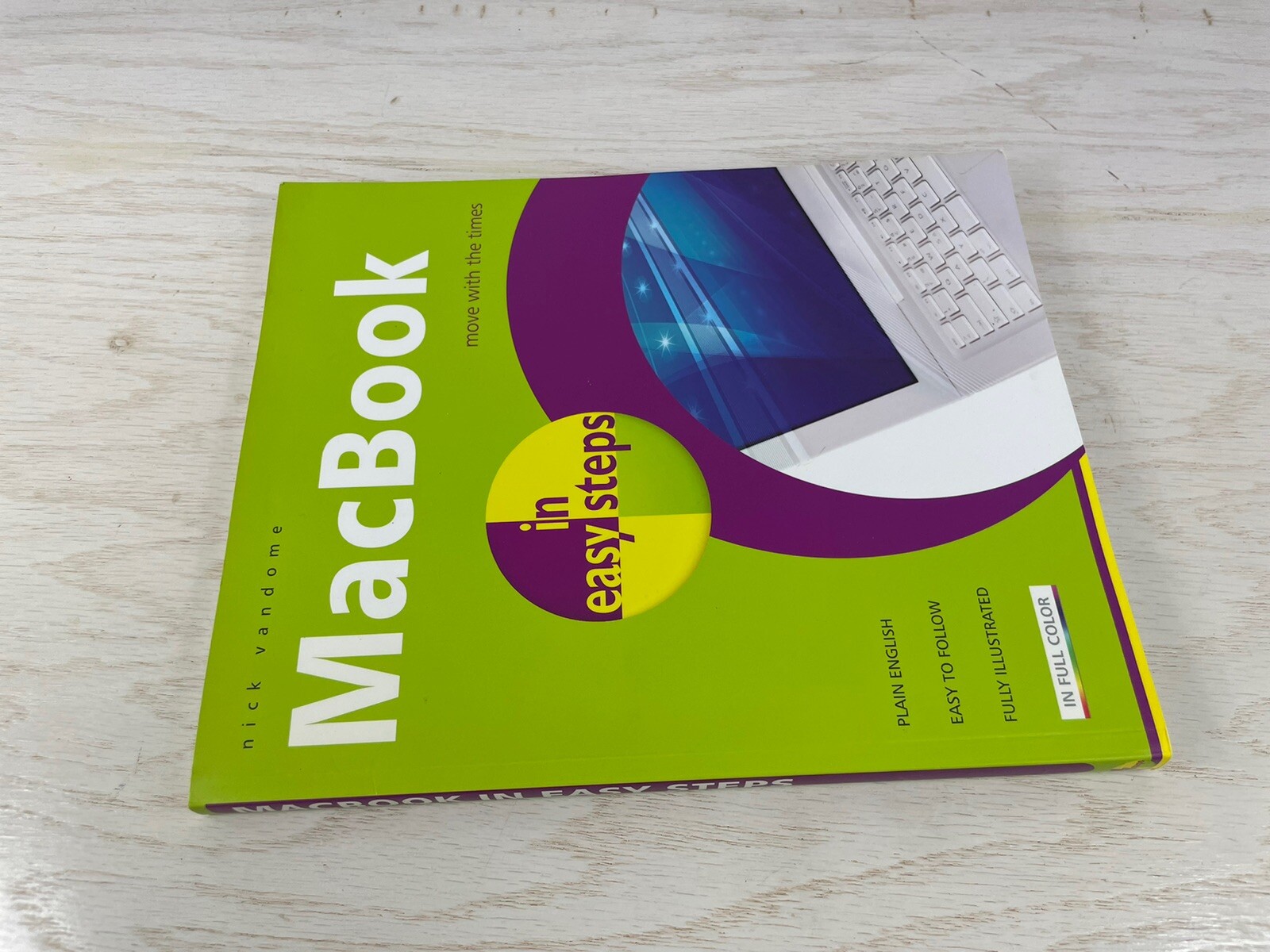 In Easy Steps Ser.: MacBook : Move with the Times by Nick Vandome (2011,…