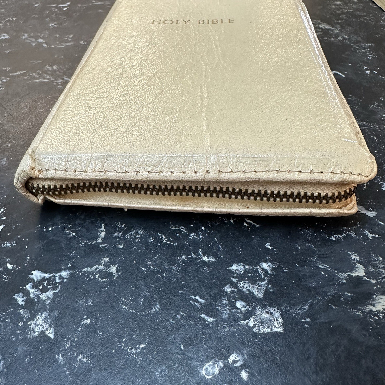 White KING JAMES VERSION HOLY BIBLE Red Letter by Thomas Nelson w/zipper Cross