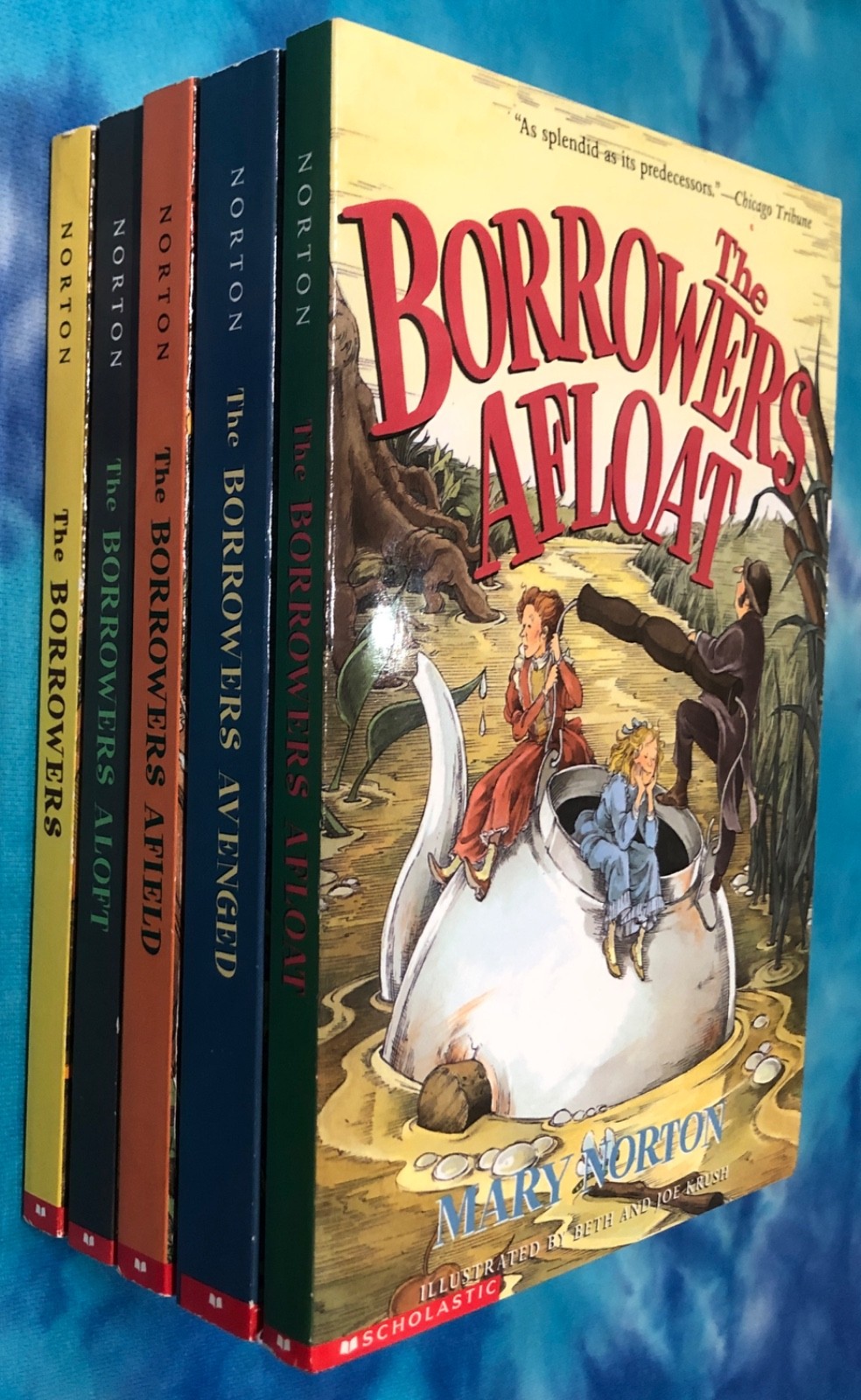The Borrowers lot of 1-5 Book are in like New Condition. Slight box scuff. Nice.