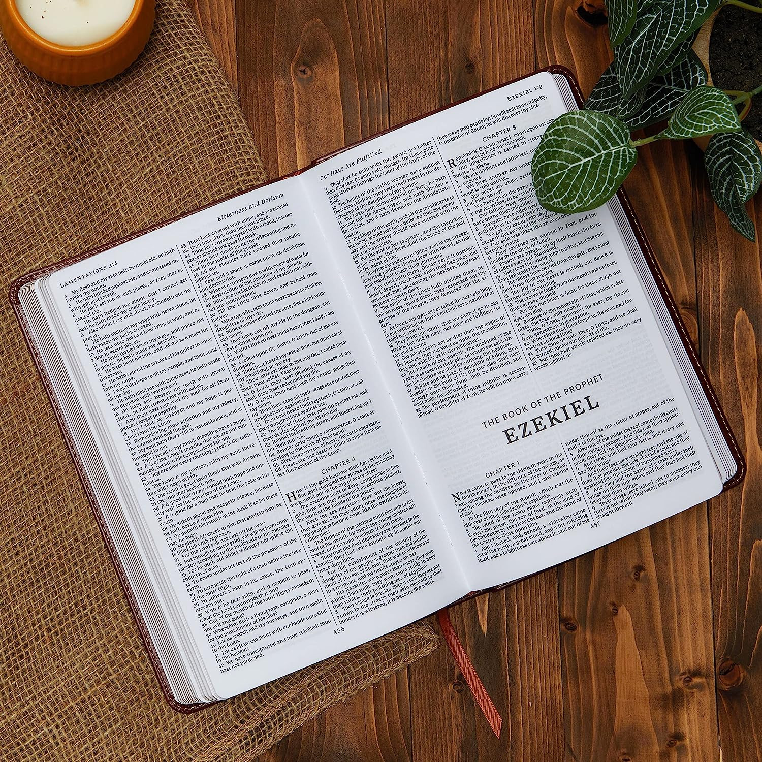 KJV Holy Bible: Gift and Award, Purple Leather-Look, Red Letter, Comfort Print: