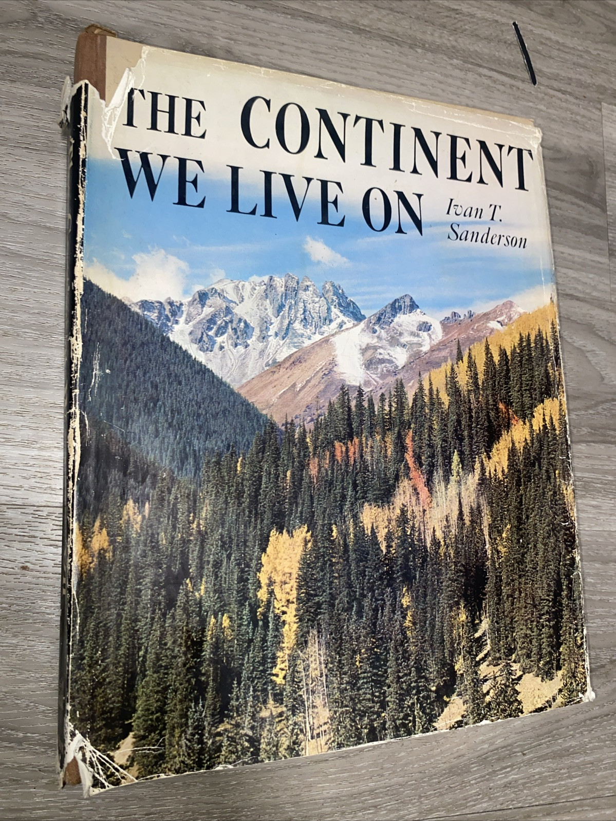 1964 THE CONTINENT WE LIVE ON BOOK BY IVAN T. SANDERSON 3rd PRINTING 299 PAGES