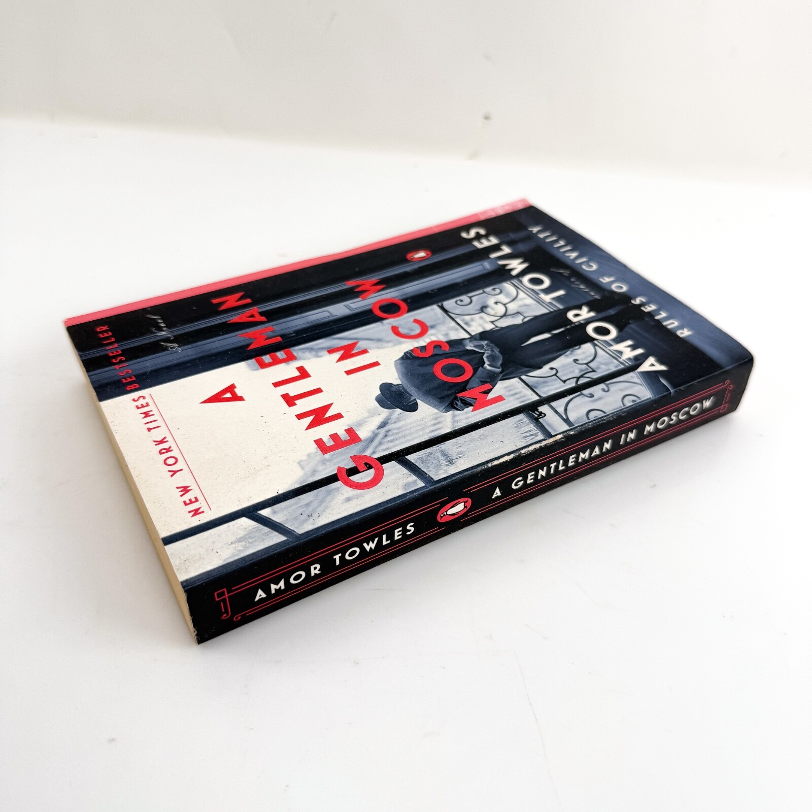 A Gentleman in Moscow – Amor Towles – Paperback