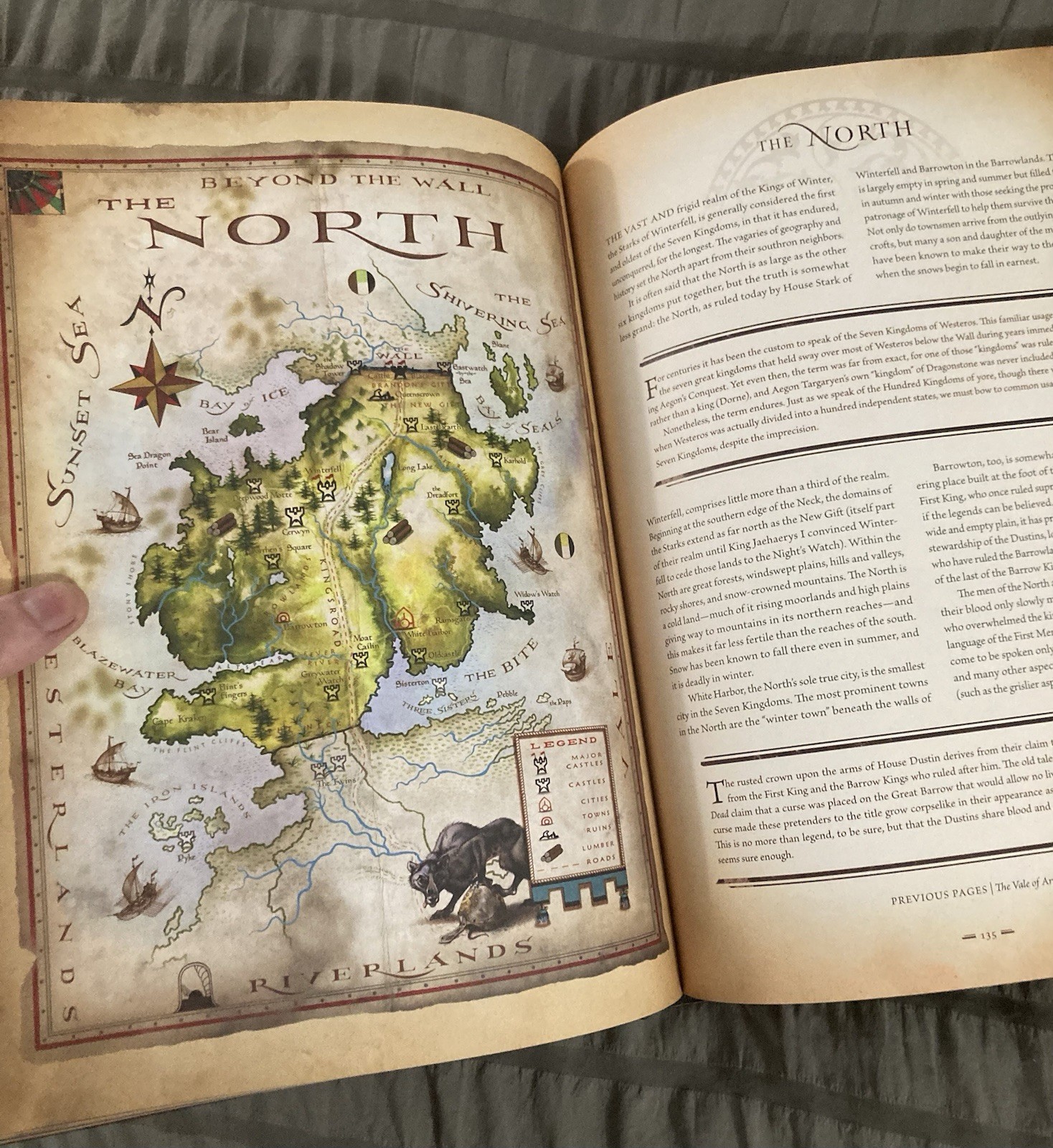 Game of thrones hard cover collectors set art maps history graphic novels
