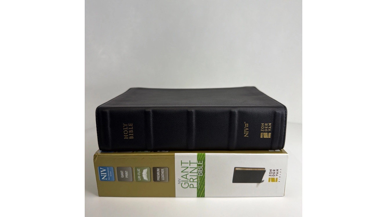 NIV, Giant Print Compact Bible, Giant Print, Premium Leather, Black – Excellent