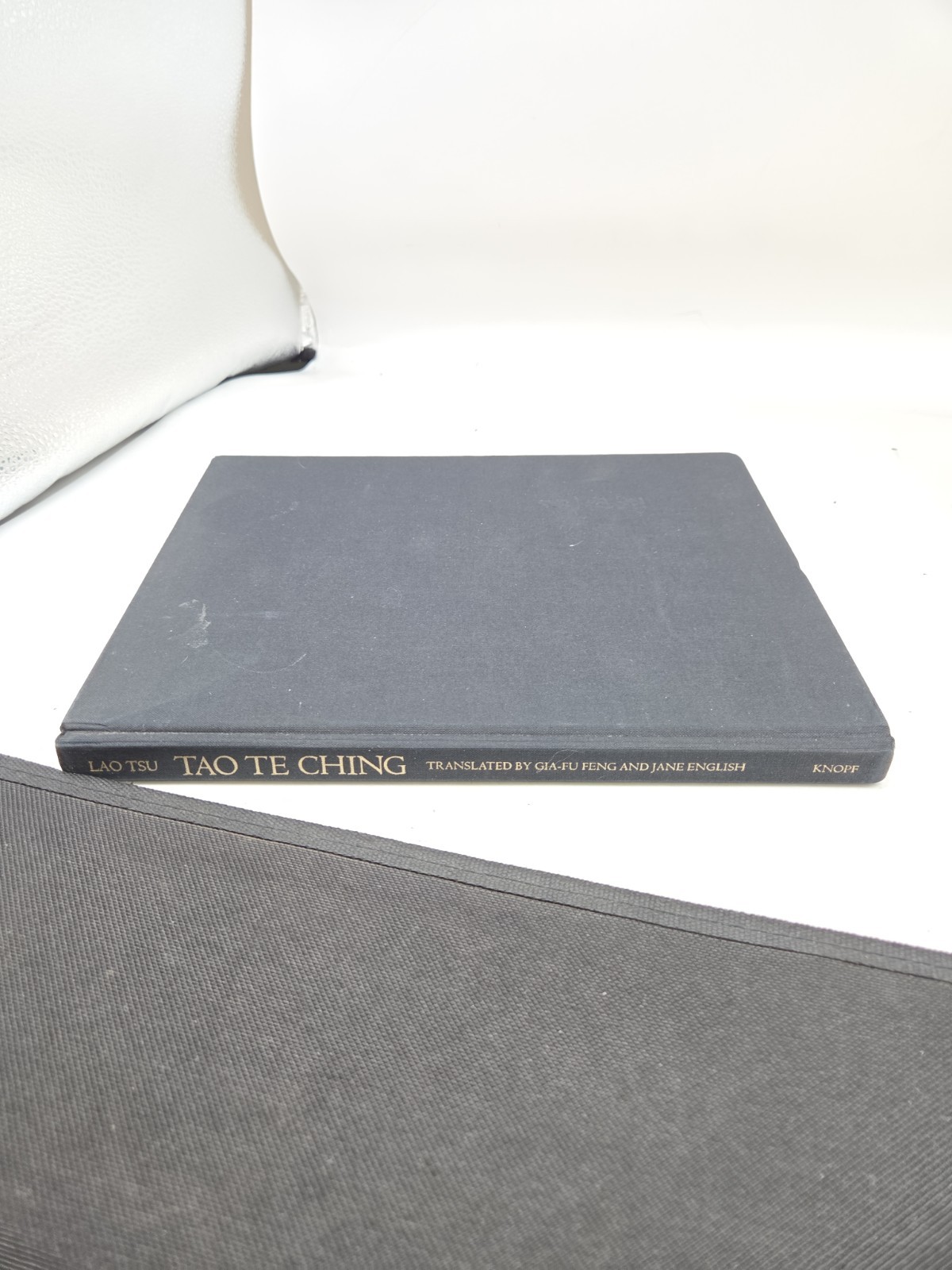 Tao Te Ching (English and Chinese Edition) (1st Ed) – ACCEPTABLE – NO DJ