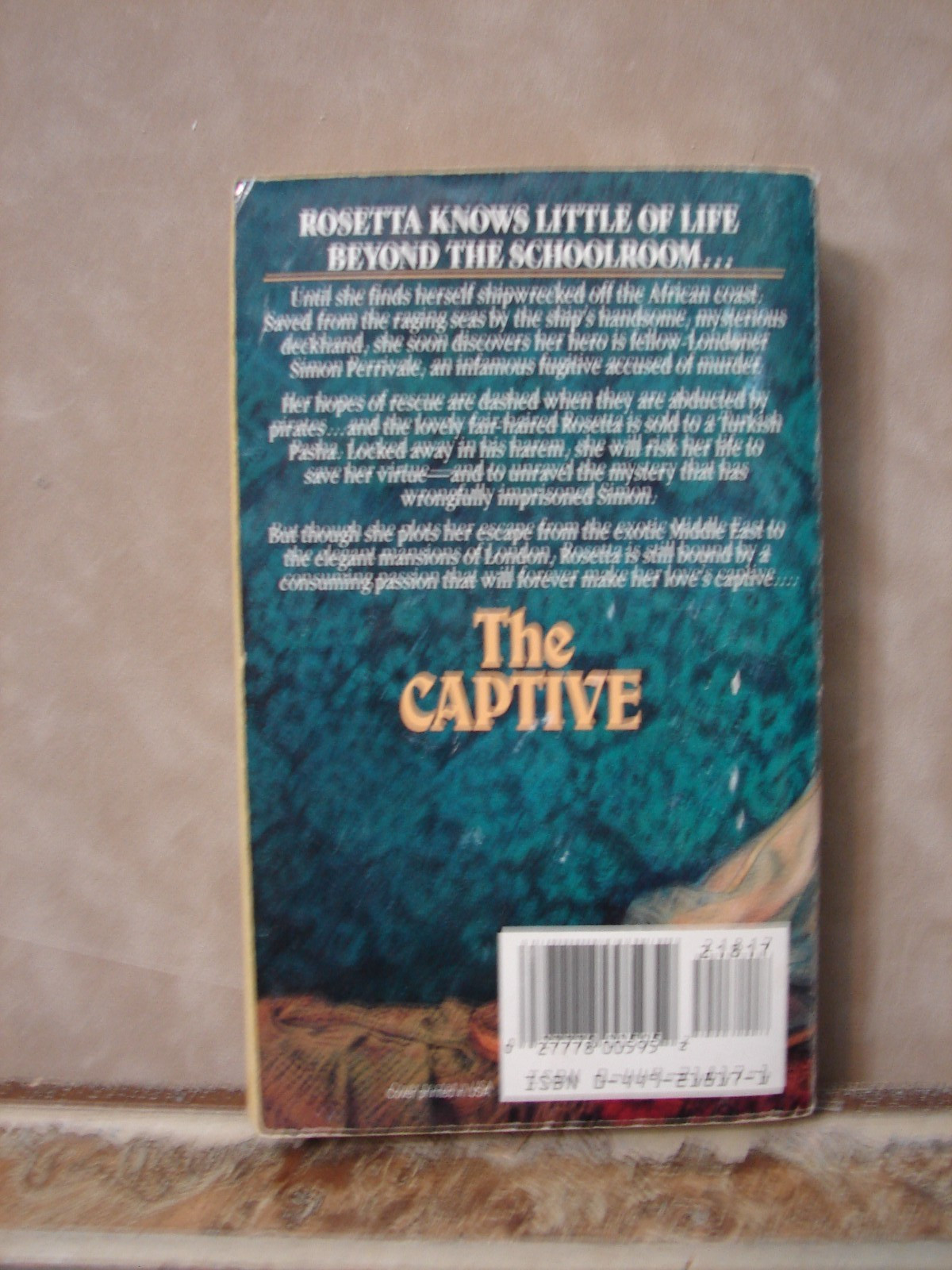 The Captive by Victoria Holt, 1990, Historical Romance, paperback, 7042