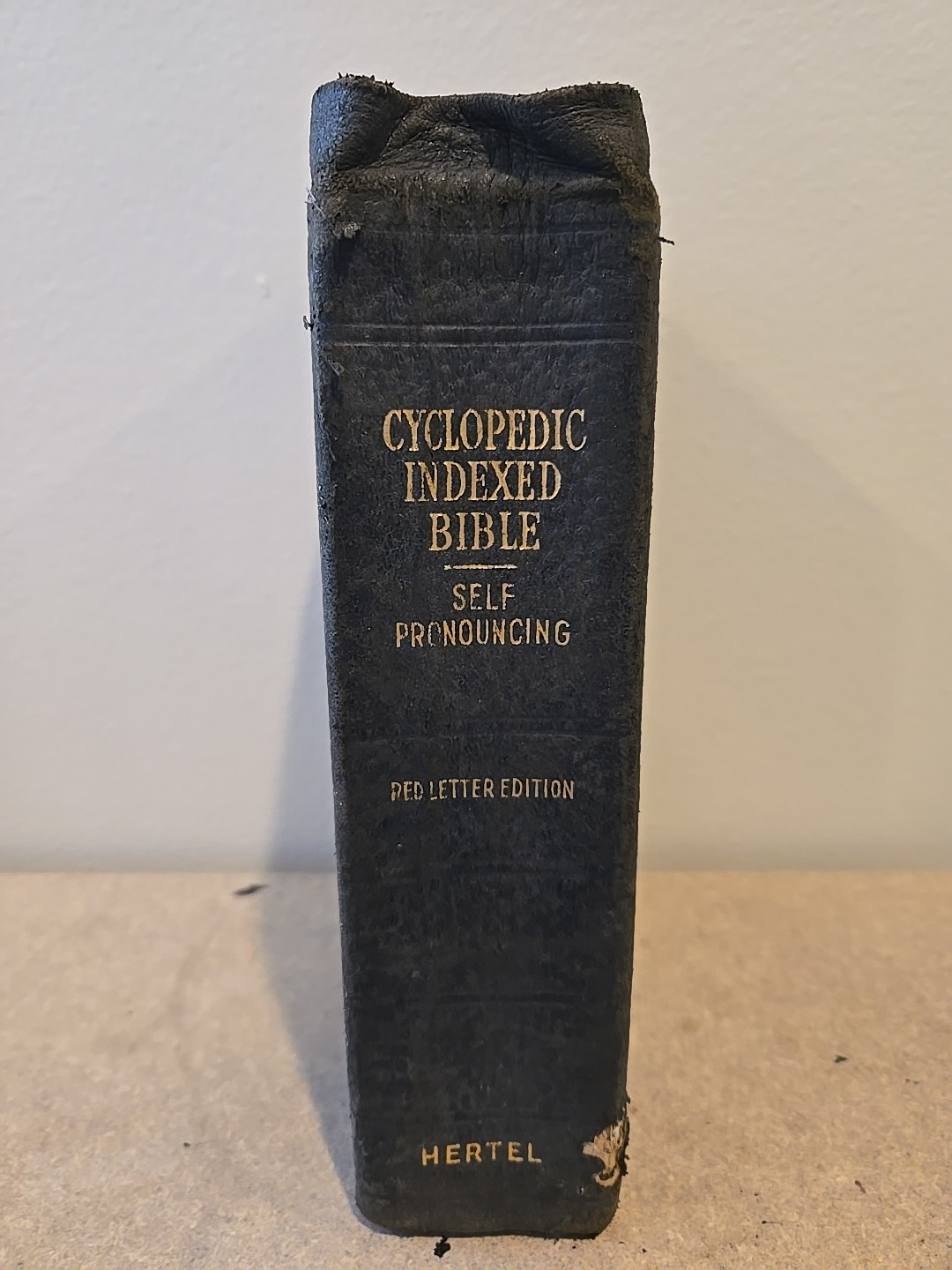 1937 Hertel Cyclopedic Red Letter Indexed Bible Self Pronouncing KJV