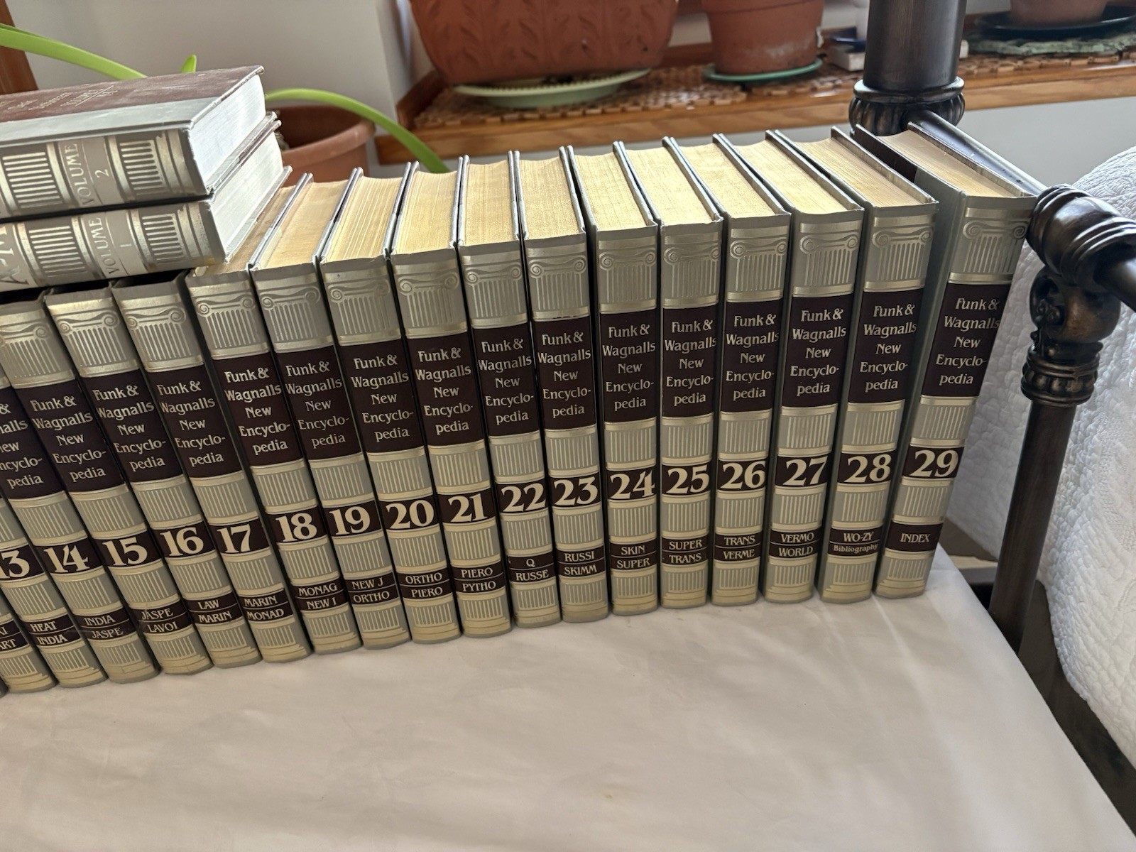 Funk and Wagnalls New Encyclopedia 1980s Complete Set Vol 1-29 & Dictionary 1&2