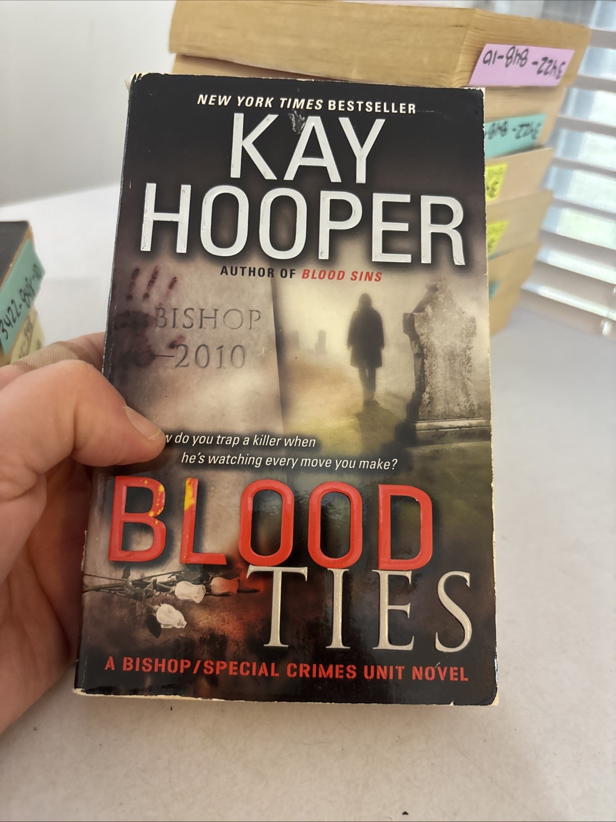 Lot of 10 – Kay Hooper – Mass paperback books – Free Shipping