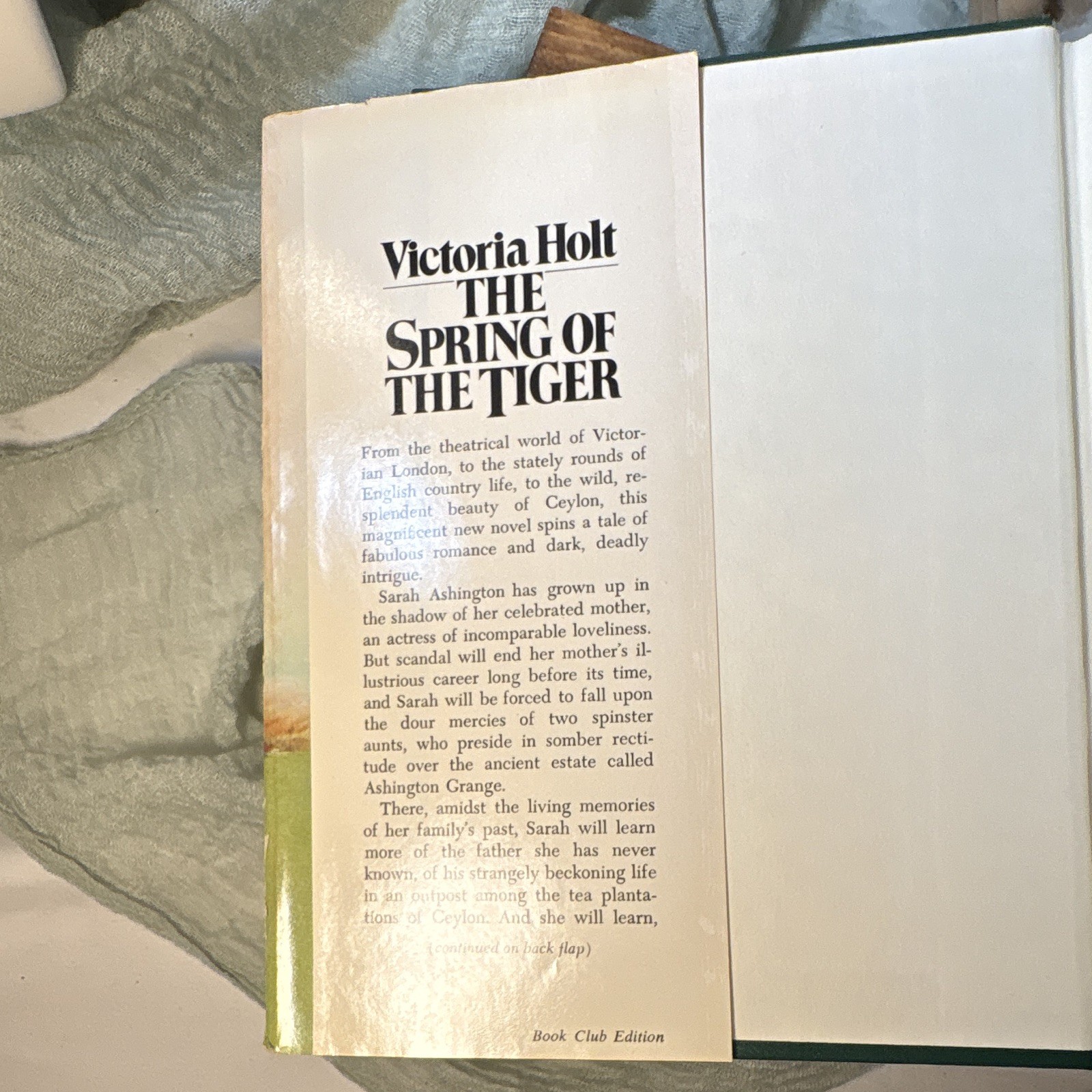 Victoria Holt The Spring of the Tiger HC DJ BCE 1979 Inscribed
