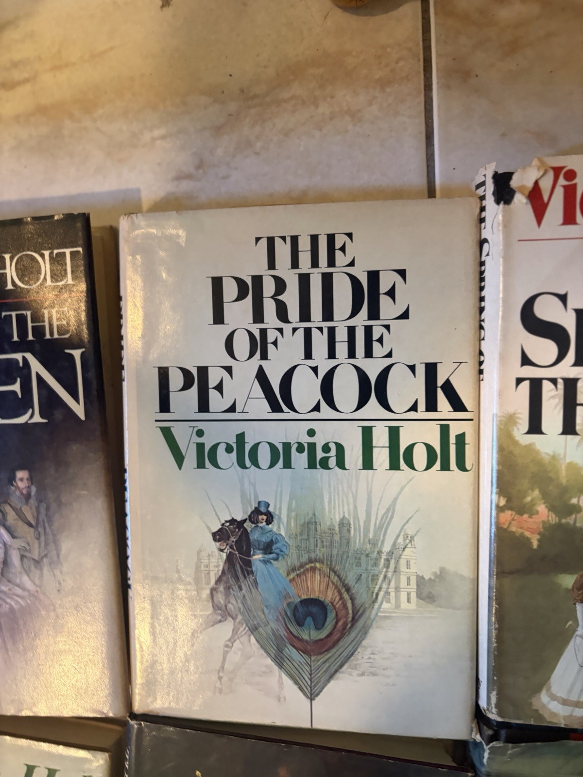 Lot 9 Victoria Holt Romance Mystery HCDJ