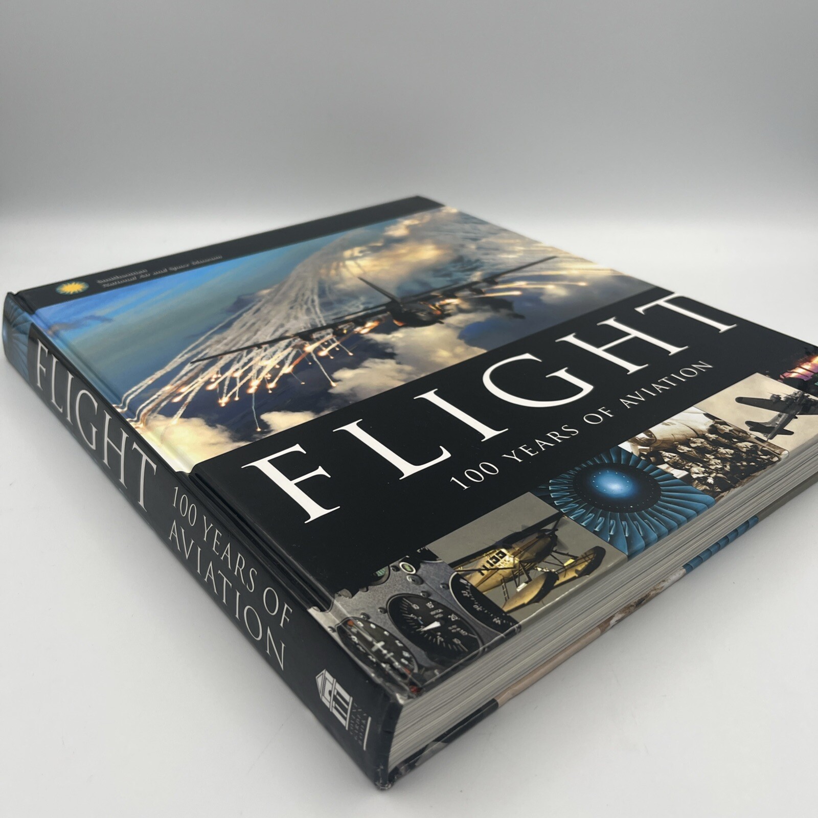 FLIGHT: 100 Years of Aviation, Smithsonian Museum, 2009 Covent, 440 Pages, EH1