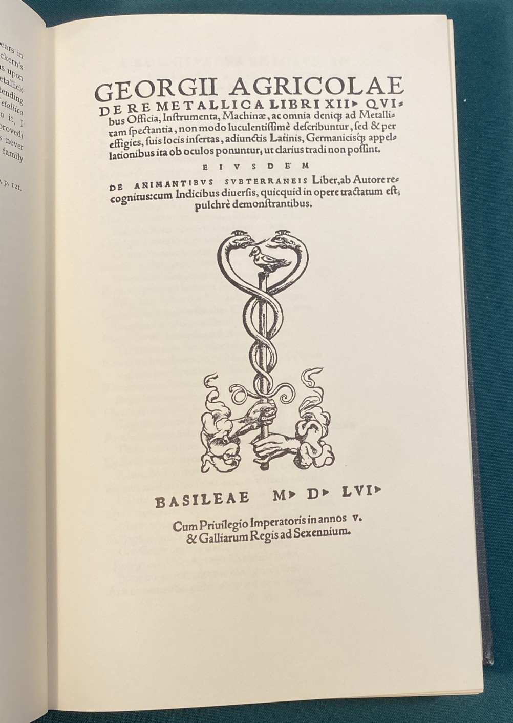 DE RE METALLICA – G. AGRICOLA 1556 Edition translated: Herbert & Lou Hoover 1950