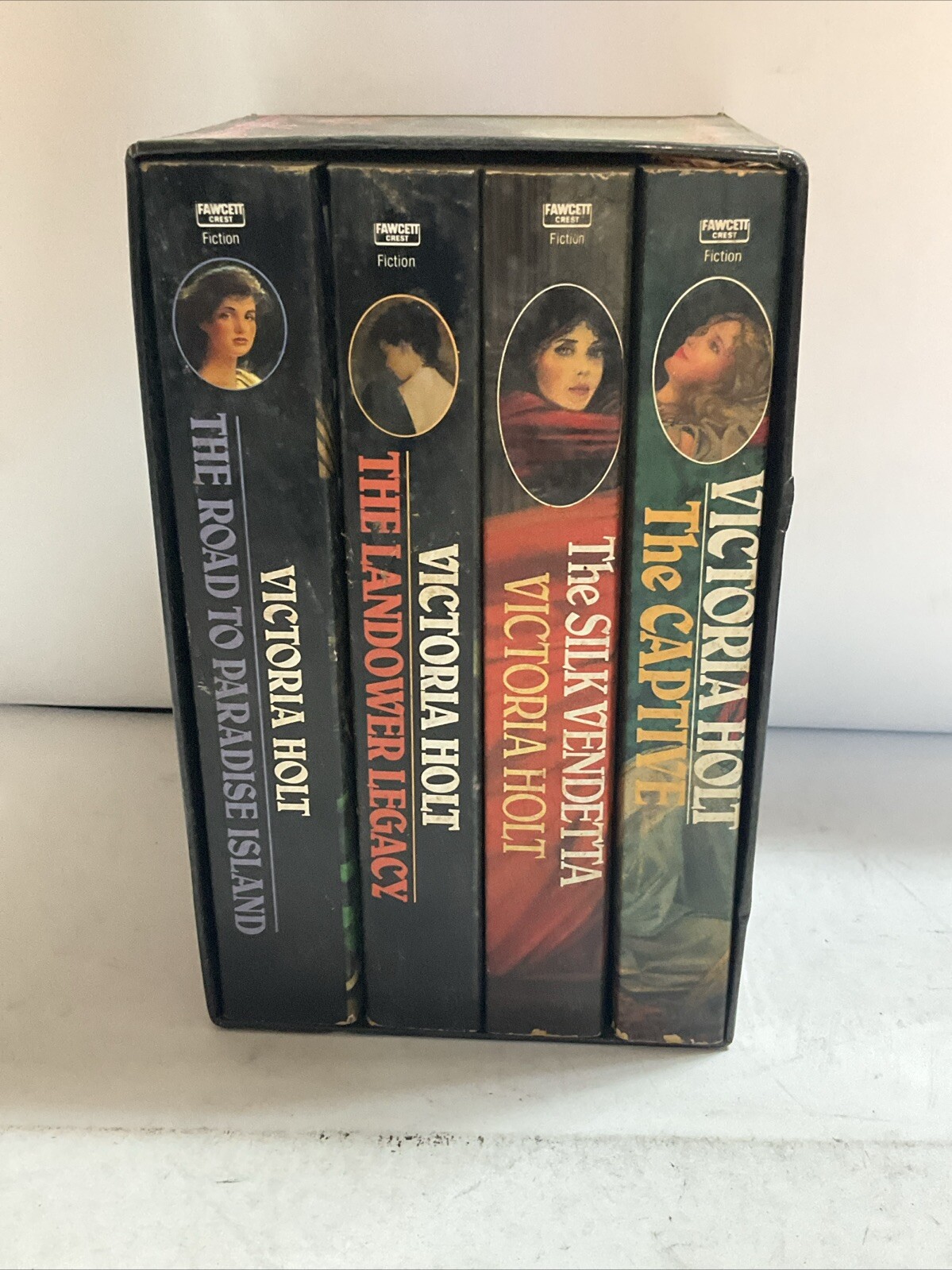 A VICTORIA HOLT QUARTET Boxed Set of 4 – Romance Mystery Suspense PB