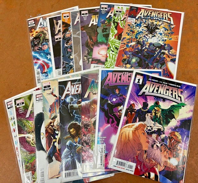 Marvel Comics Avengers ~ Lot of 52 ~ Excellente in plastic protectors