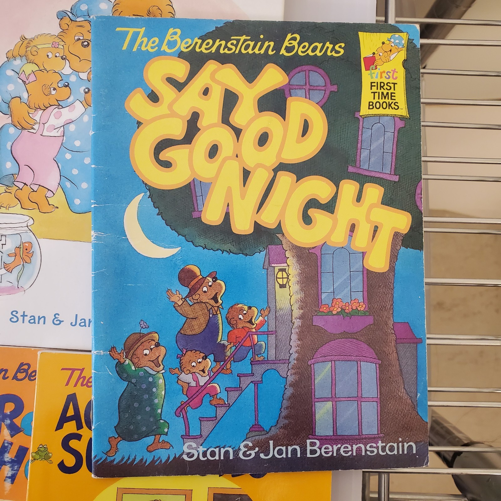 Lot of 17 Berenstain Bears Books by Stan and Jan Berenstain ~ Chapter & Picture