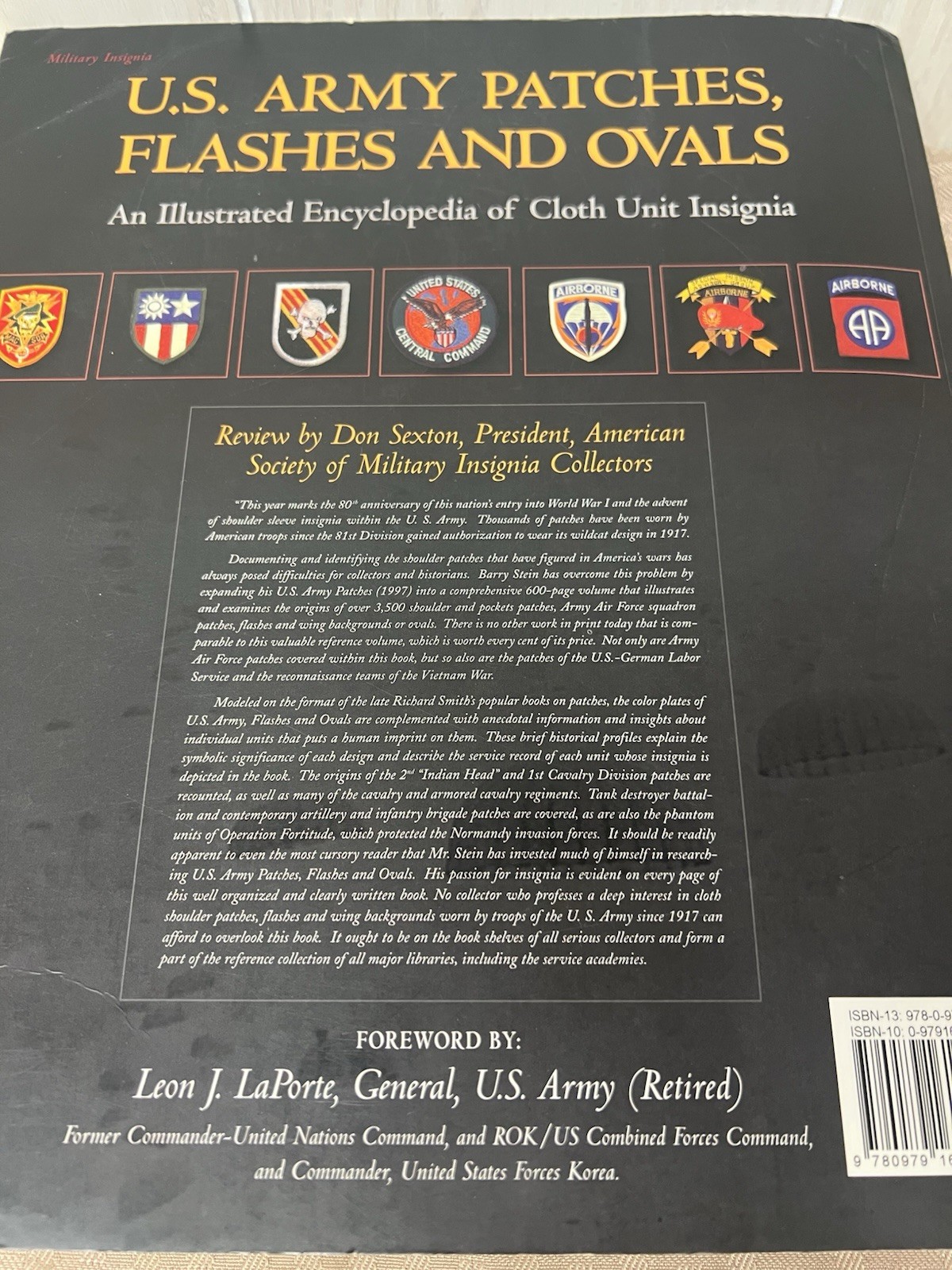 US Army Patches Flashes Ovals Encyclopedia Cloth Unit Insignia Book