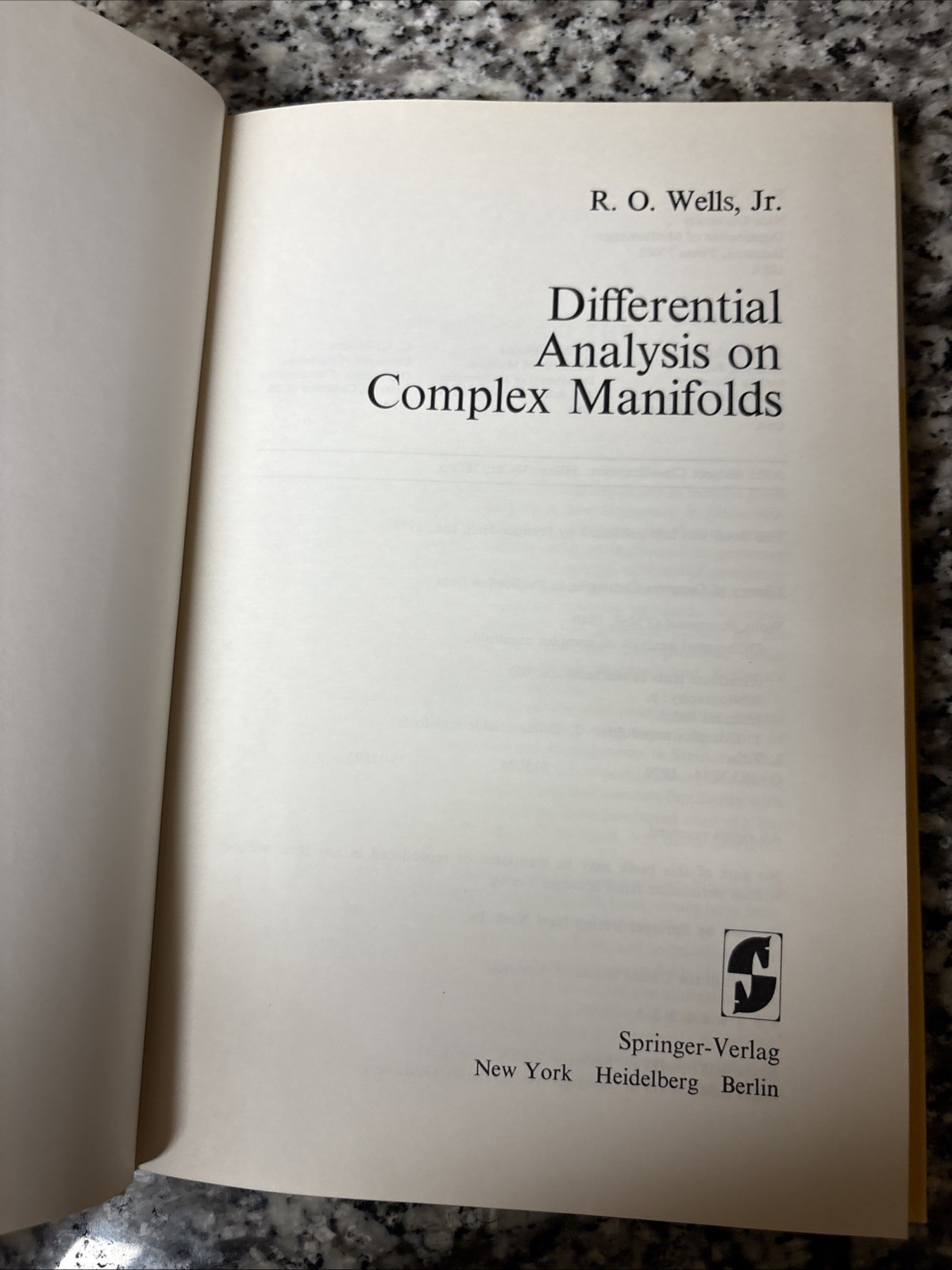 DIFFERENTIAL ANALYSIS ON COMPLEX MANIFOLDS First Edition HARDCOVER by R.O. Wells