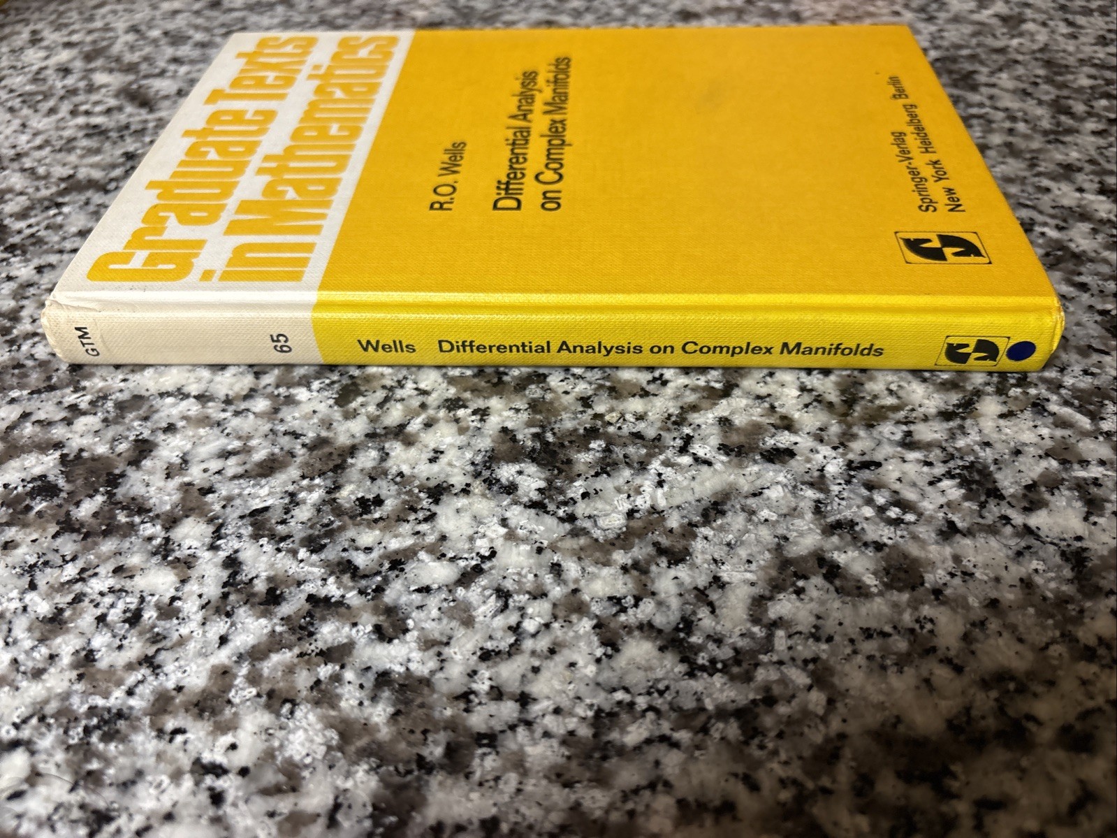 DIFFERENTIAL ANALYSIS ON COMPLEX MANIFOLDS First Edition HARDCOVER by R.O. Wells