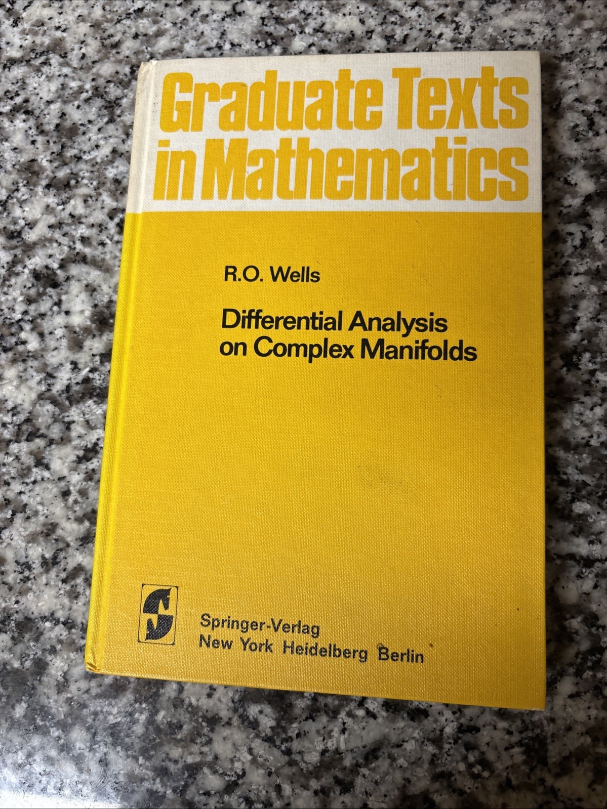 DIFFERENTIAL ANALYSIS ON COMPLEX MANIFOLDS First Edition HARDCOVER by R.O. Wells