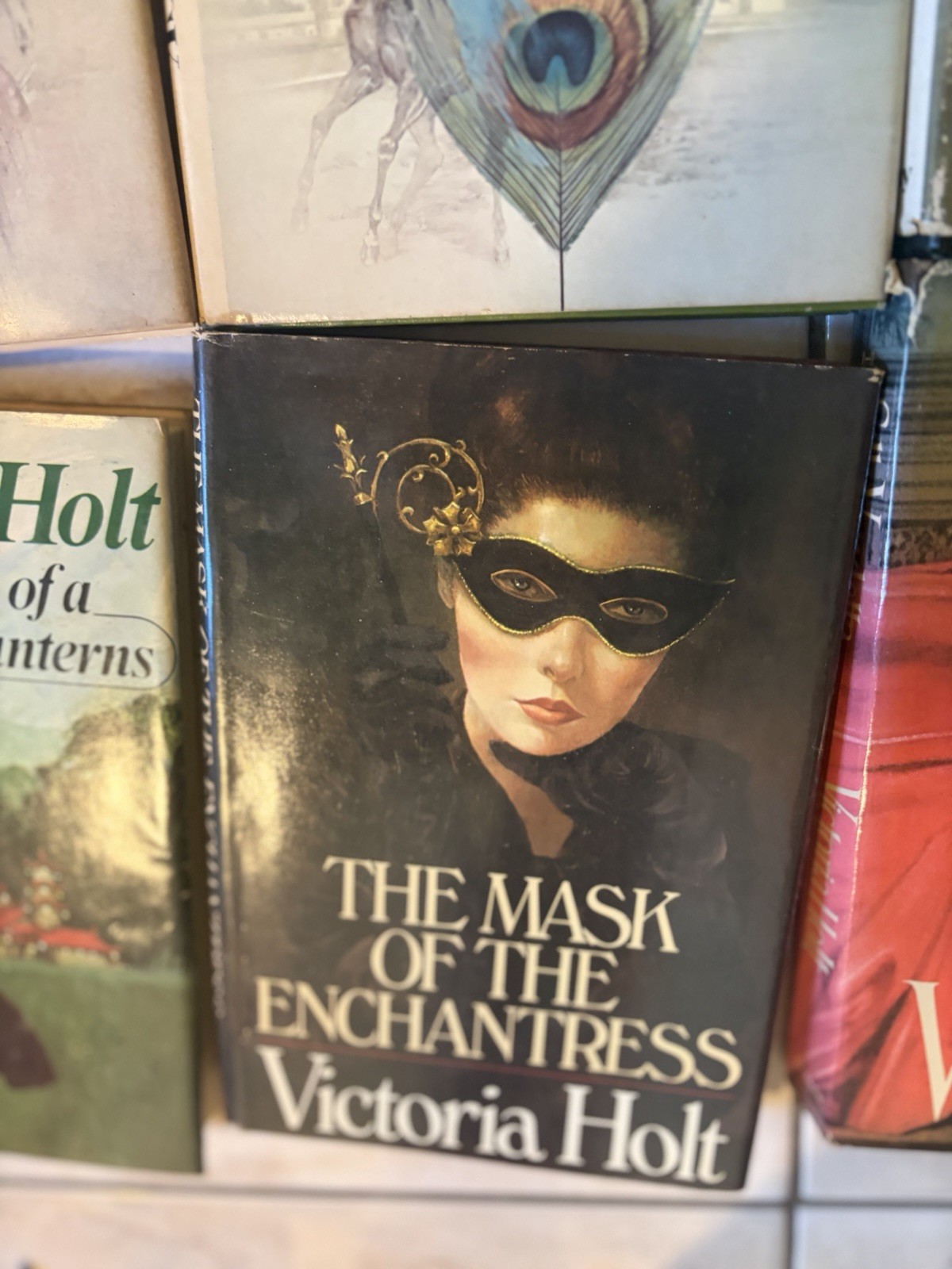 Lot 9 Victoria Holt Romance Mystery HCDJ