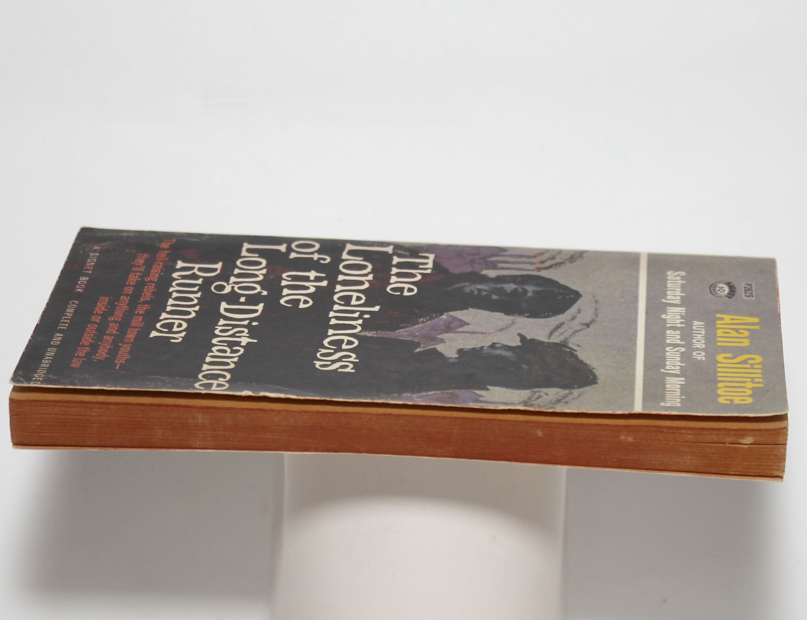 LONELINESS OF THE LONG-DISTANCE RUNNER by Alan Sillitoe Signet 1959 6th Print PB
