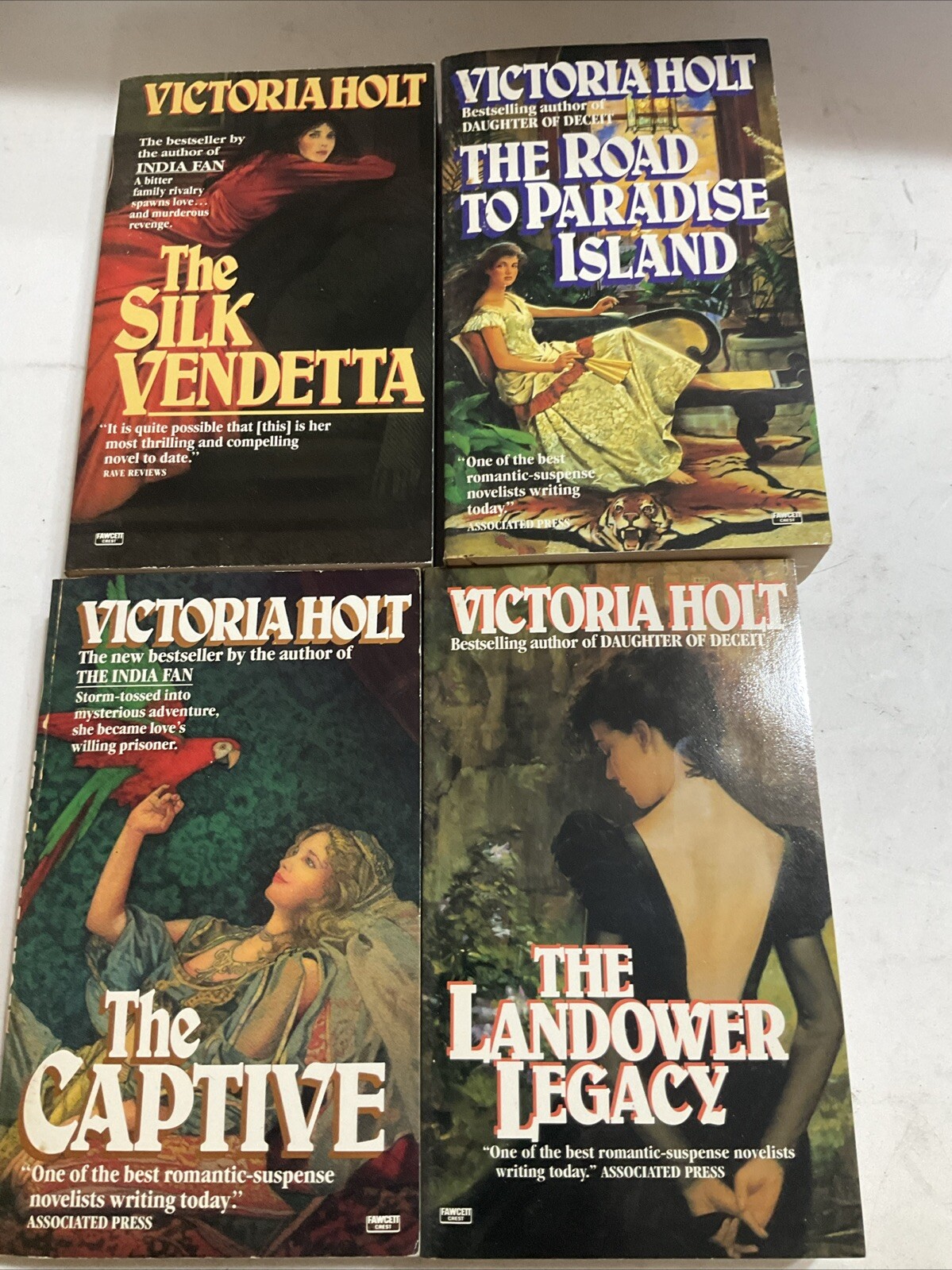 A VICTORIA HOLT QUARTET Boxed Set of 4 – Romance Mystery Suspense PB