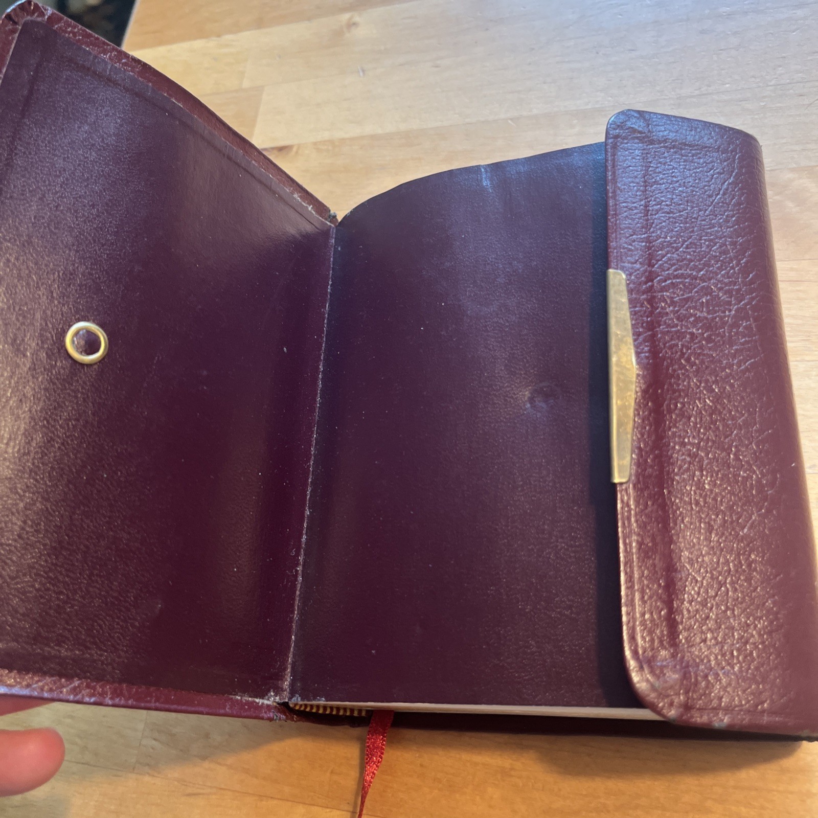NKJV Holy Bible Nelson Publishers Bonded Leather Cover Snap 244SBG 1985 Compact