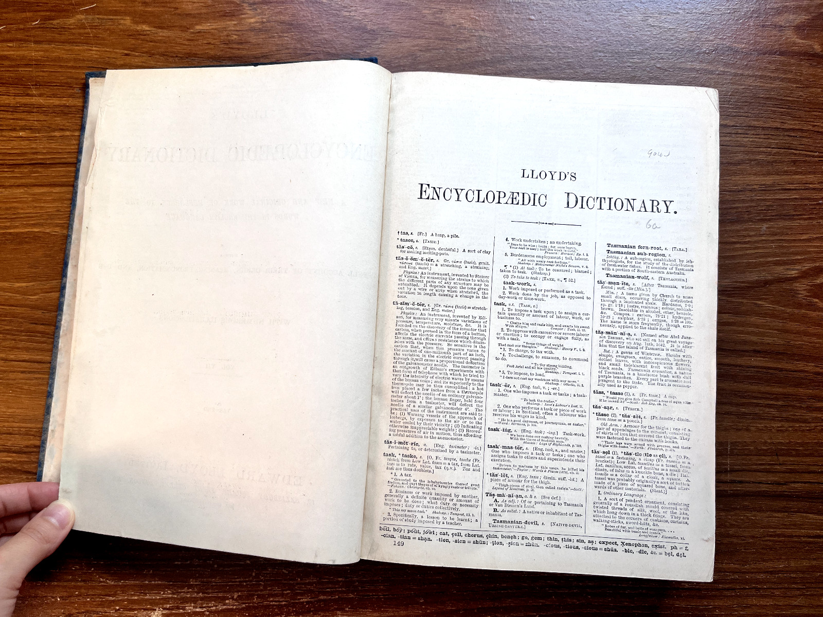 Lloyds encyclopaedic dictionary 1895 – 7 volumes (26cm x 18.5cm approx)