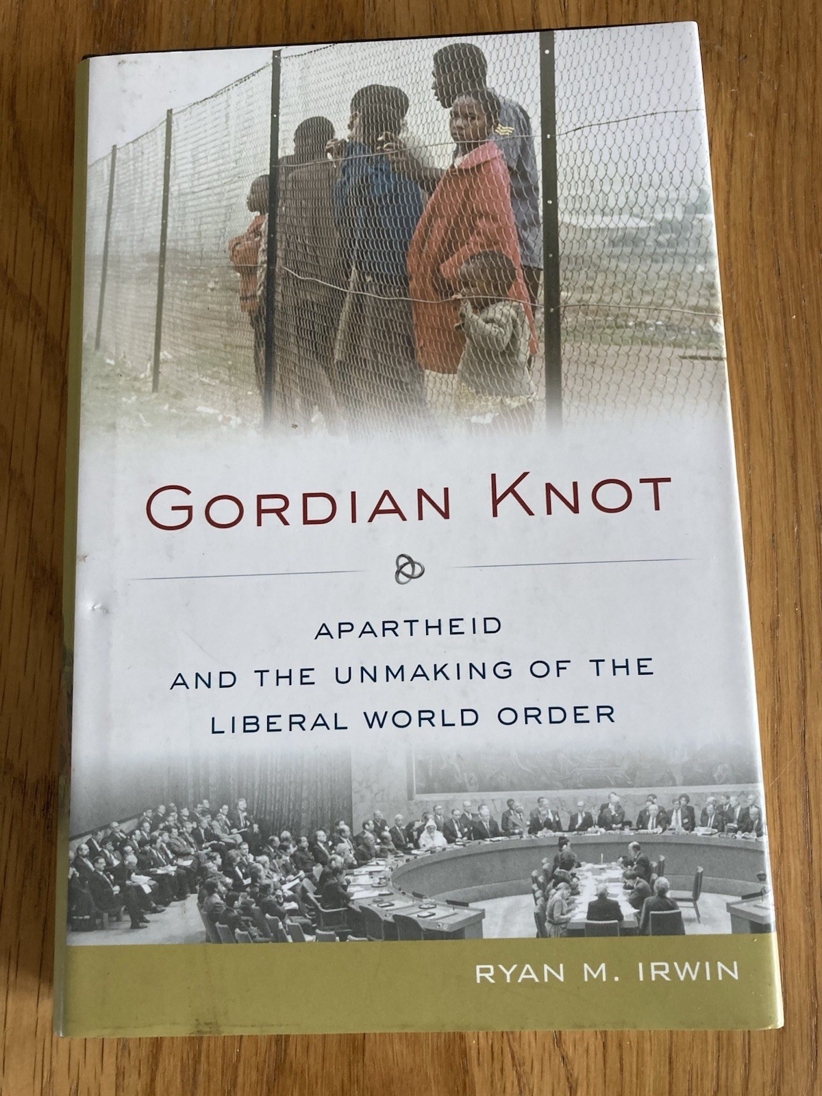 Gordian Knot. Apartheid and the Unmaking of the Liberal World Order. Hardcover