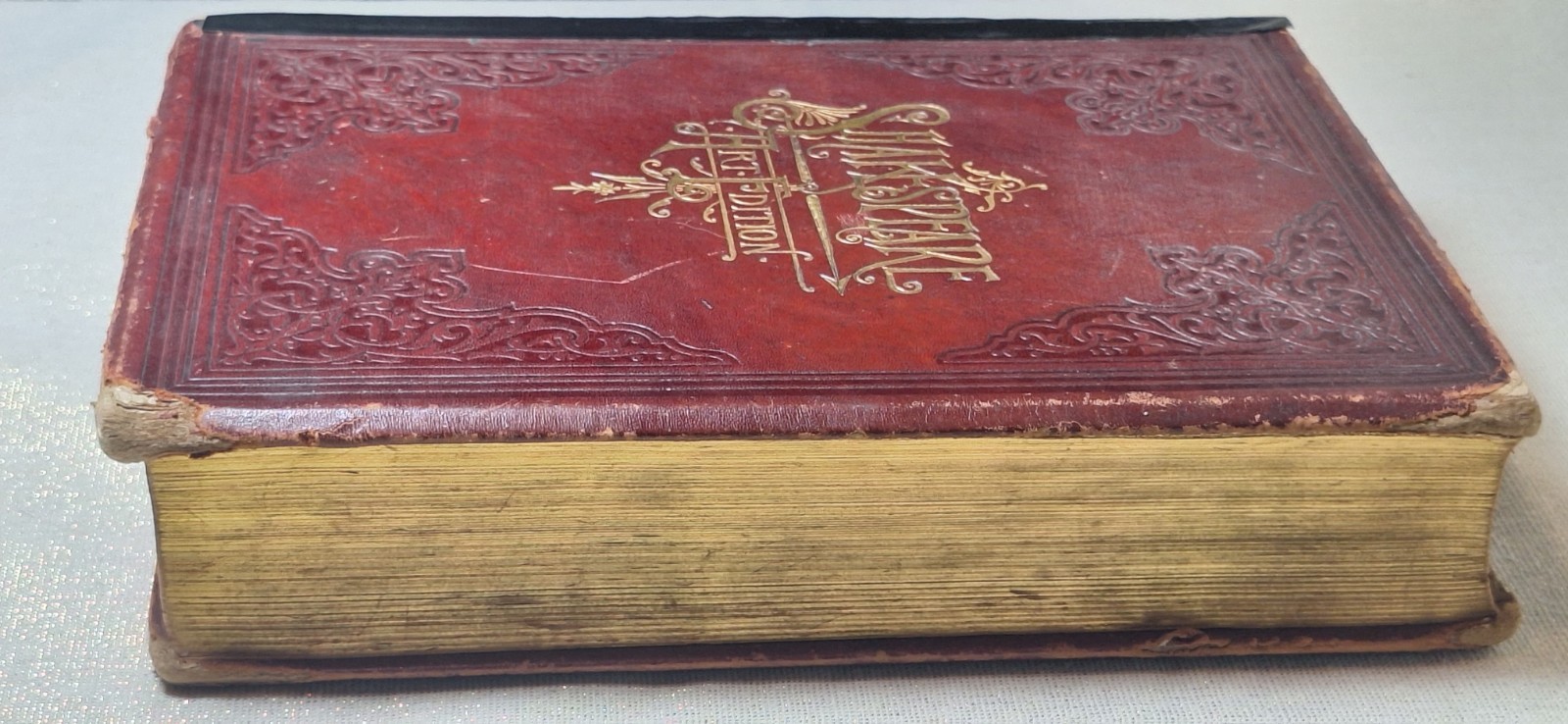Antique Shakespeare Art Edition 1889 Decorative Debossed Gold Gilt Cover, Edges