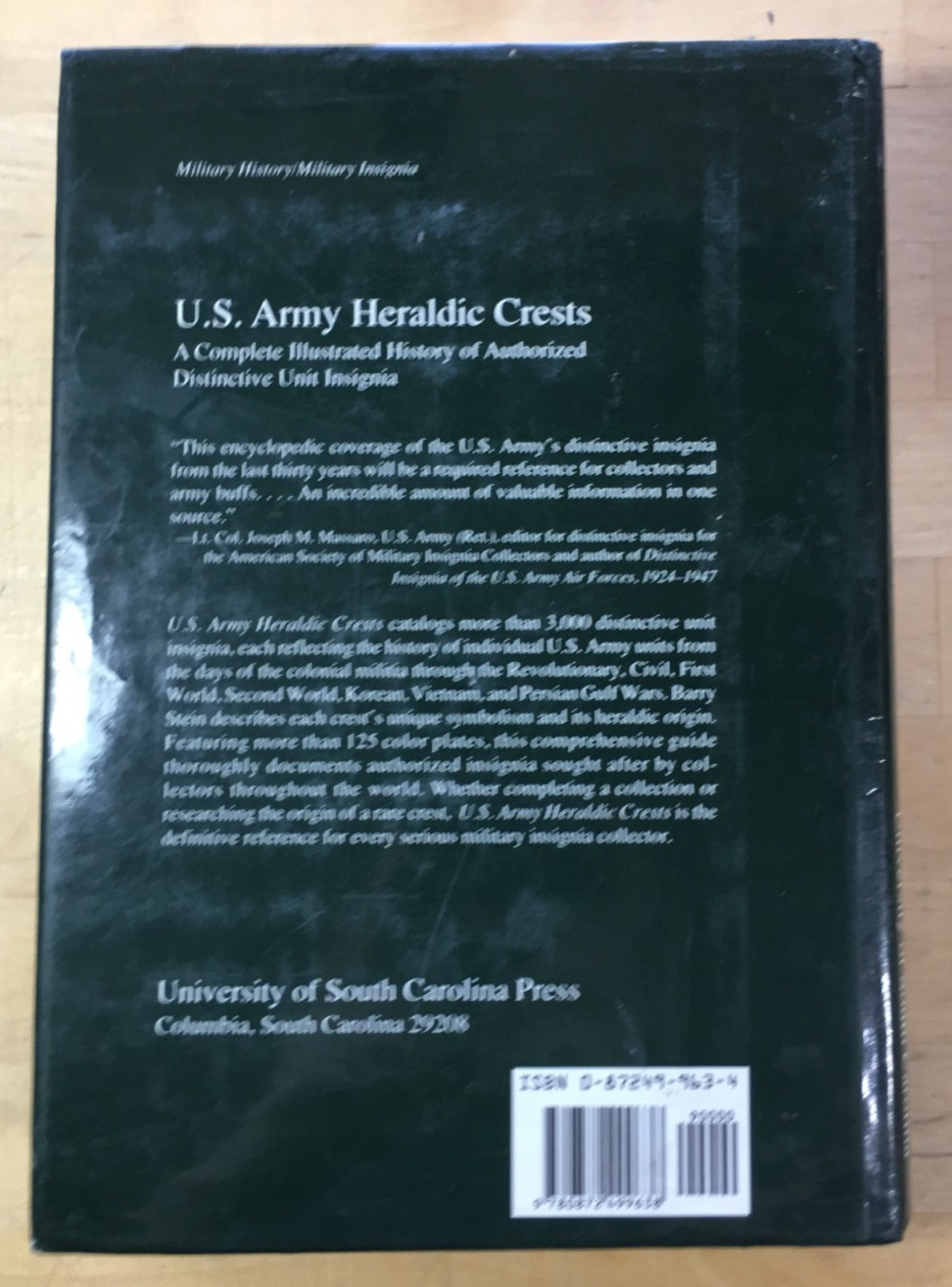 U.S. Army Heraldic Crests: A Complete Illustrated History of Authorized Dist….