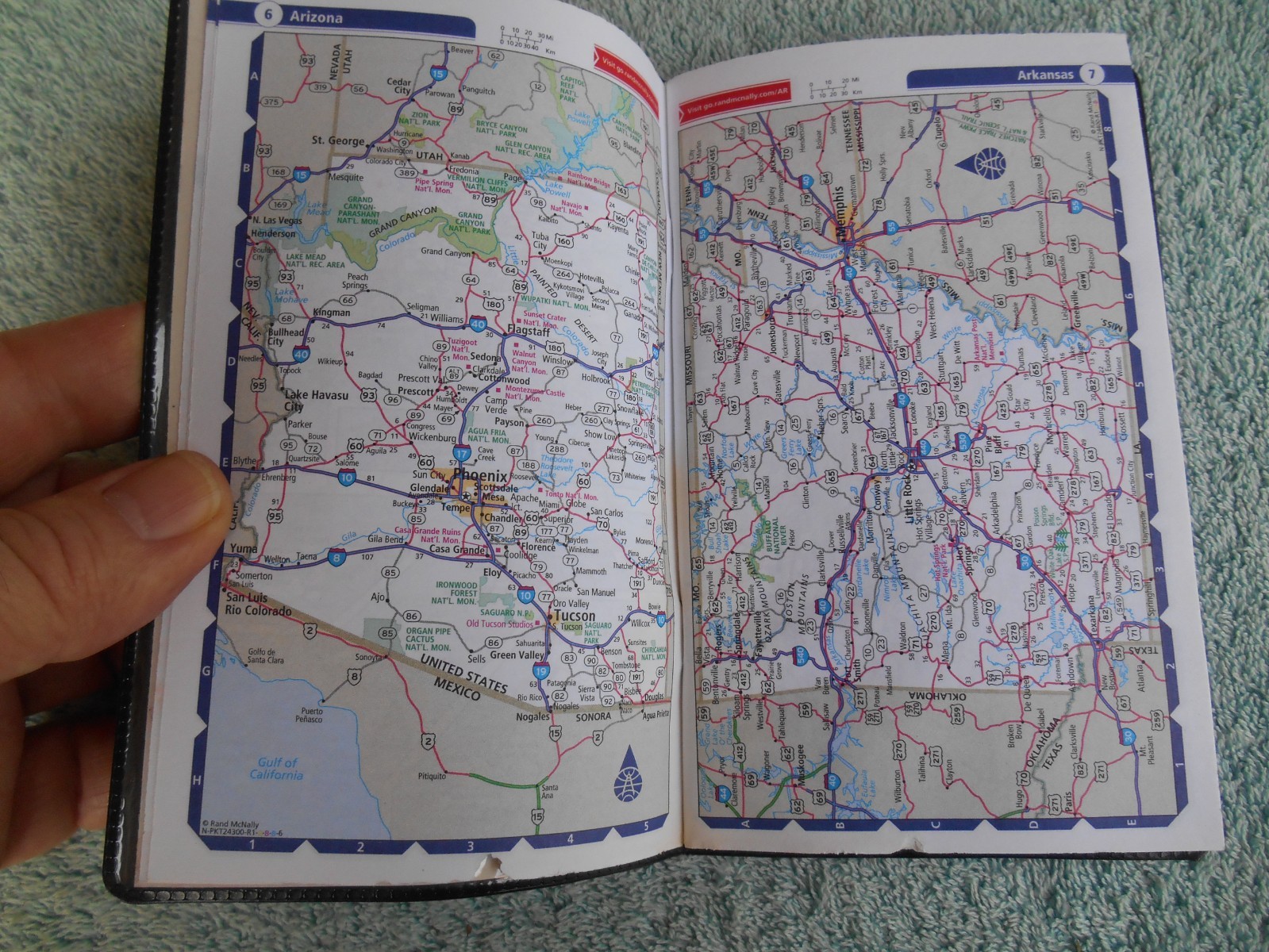 VINTAGE Rand Mcnally POCKET SIZE THE ROAD ATLAS. 64 PAGES. MORGAN & MORGAN.