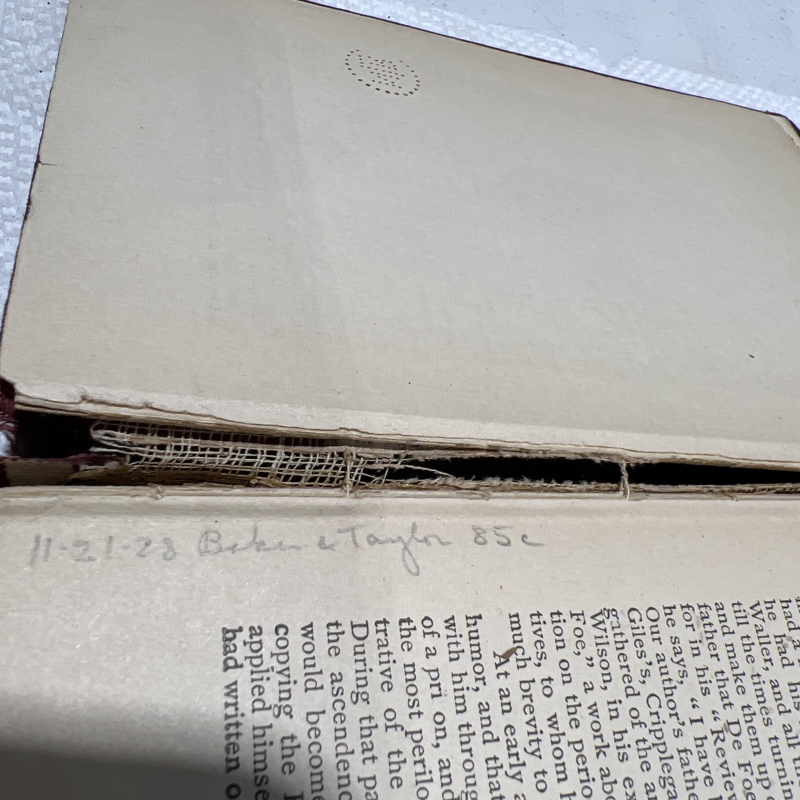 Robinson Crusoe Library Book By Defoe B1
