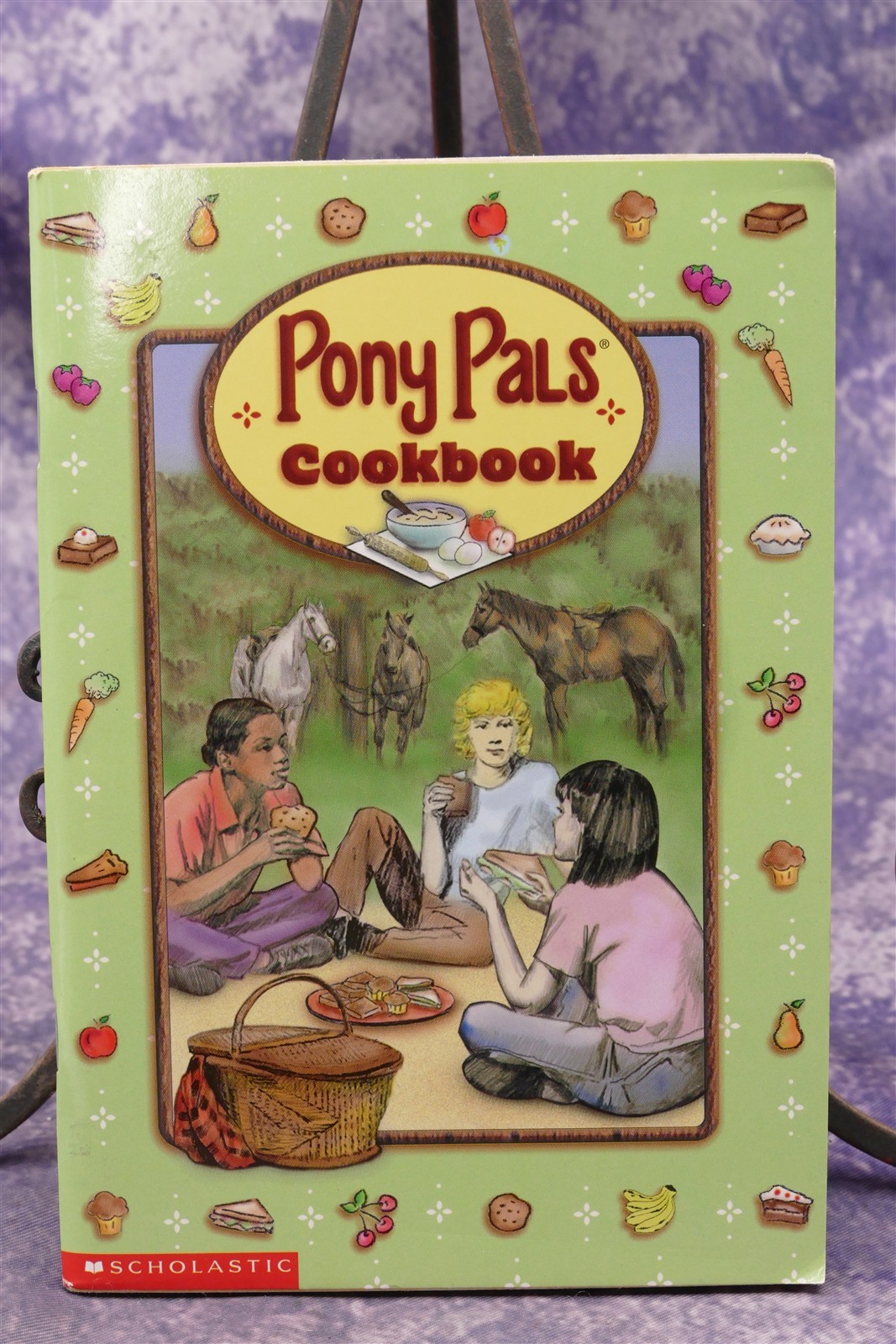 Pony Pals Cookbook, Scholastic Paperback 1999 58 pages