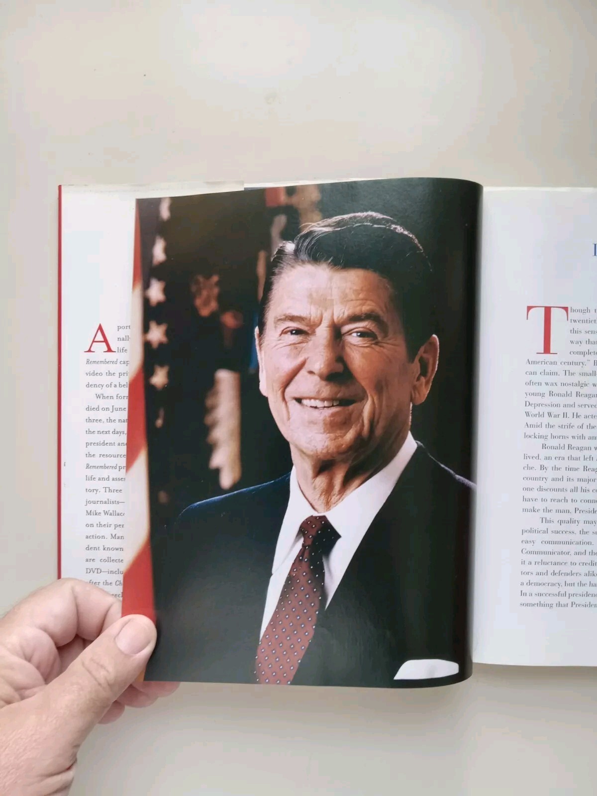 Ronald Reagan Remembered by CBS News Staff (2004, Hardcover / Dvd)